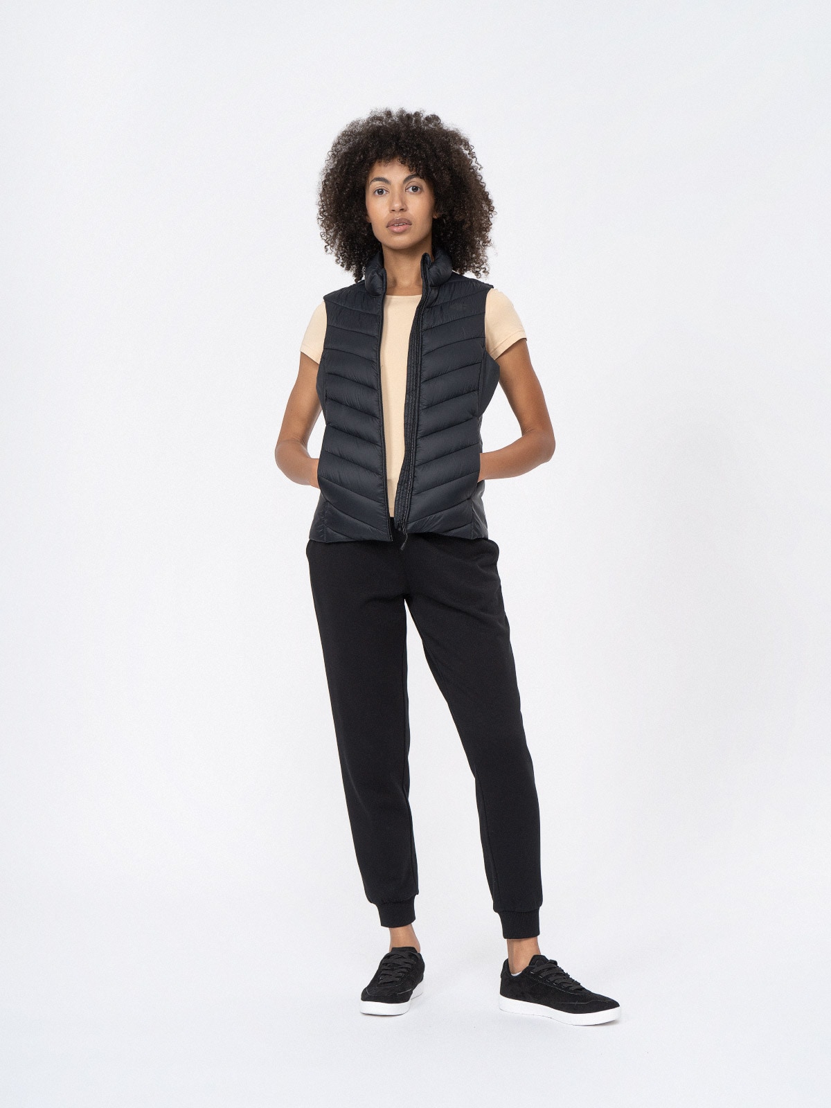 Moteriška striukė su sintetiniu pūkų kamšalu