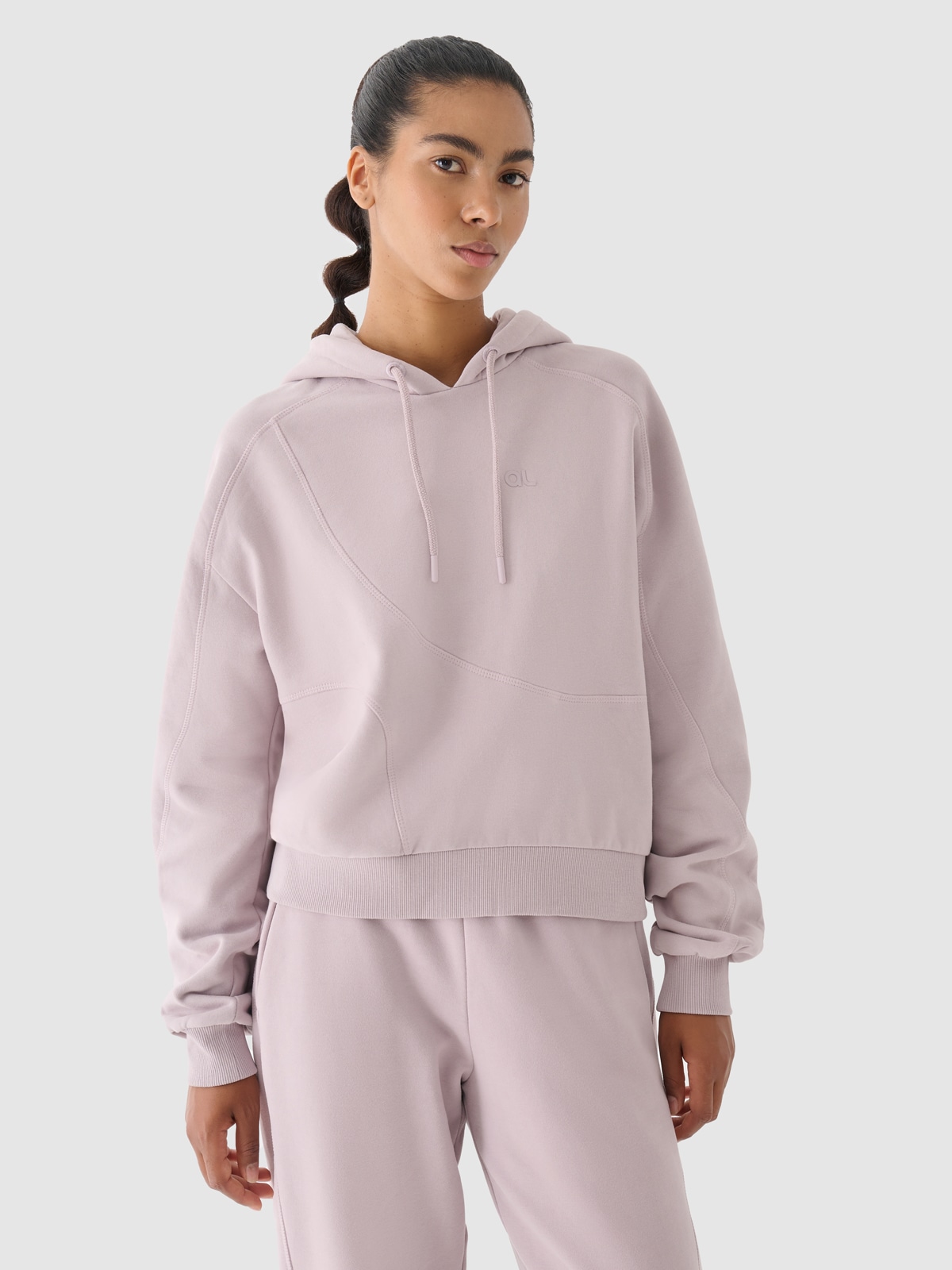 Moteriškas sportinis džemperis su gobtuvu 4F x Anna Lewandowska - smėlio spalvos