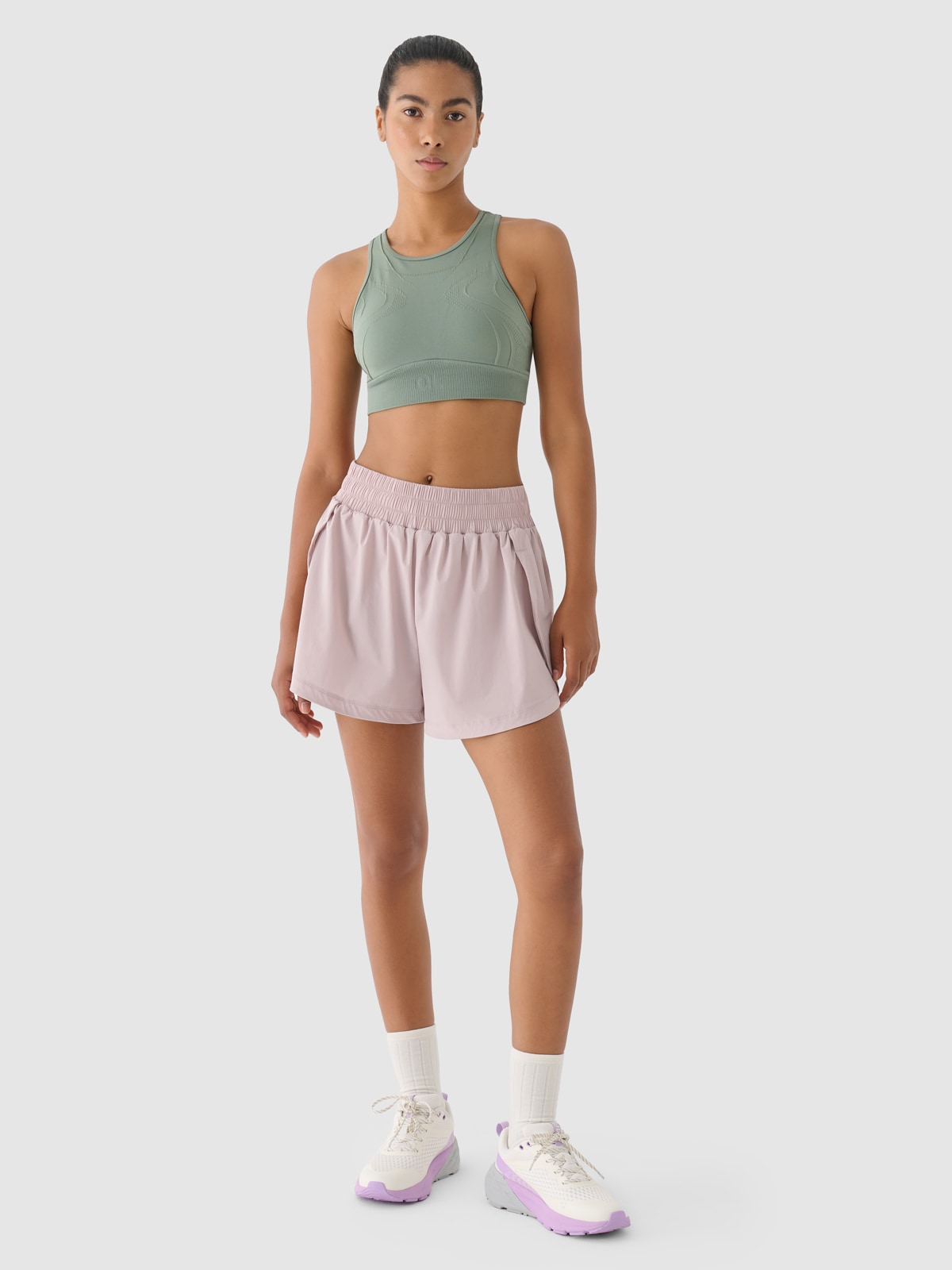 Moteriški greitai džiūstantys treniruočių šortai 4F x Anna Lewandowska - smėlio spalvos