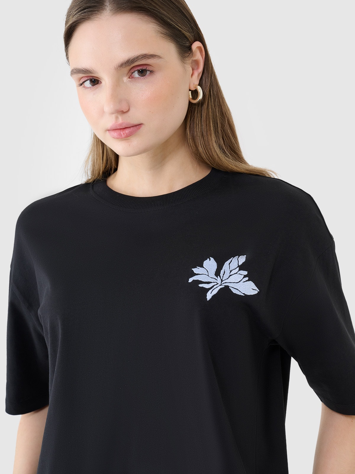 Moteriški T-shirt oversize marškinėliai su grafika - juodi