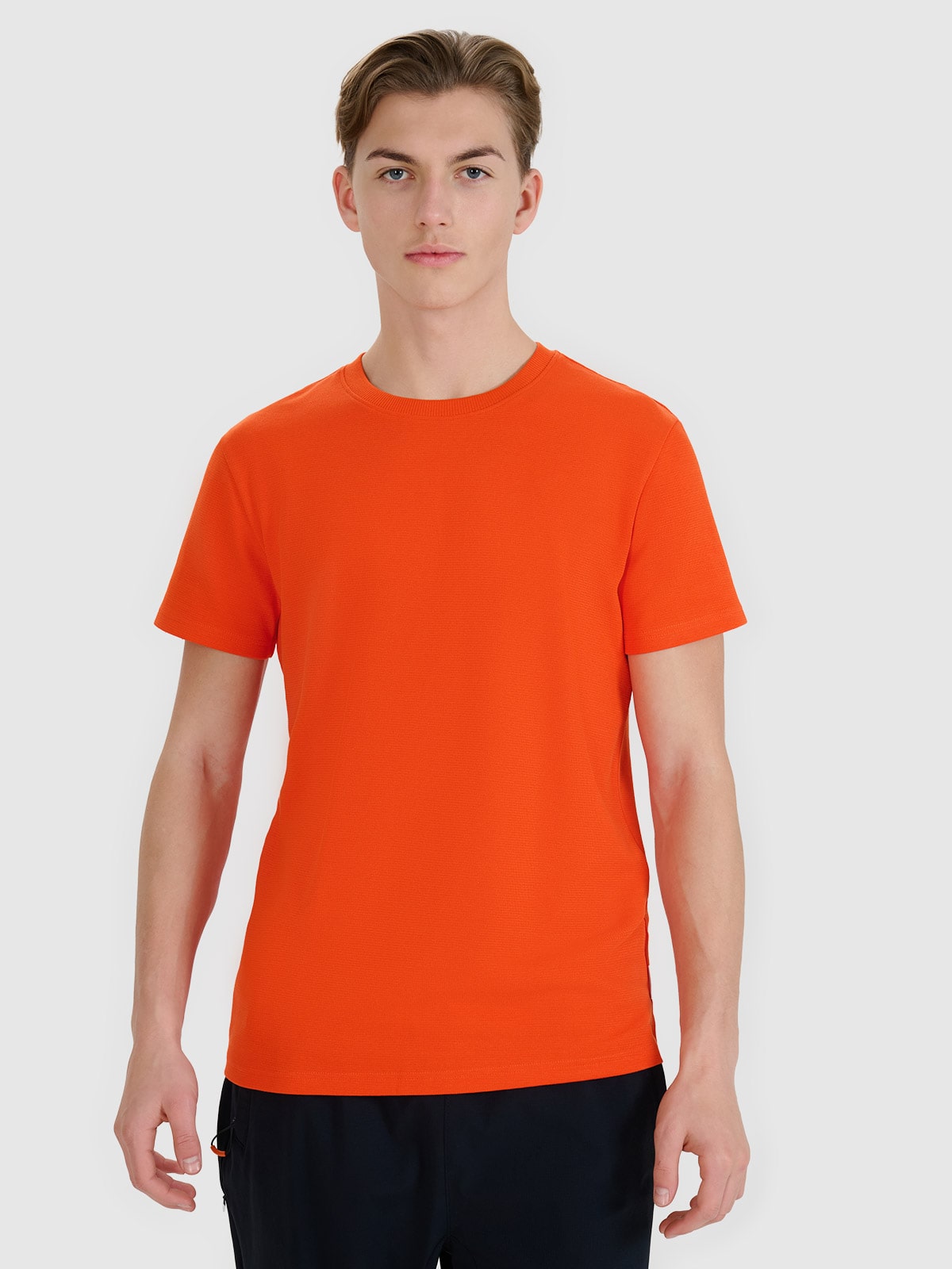 Vyriški T-shirt regular iš trikotažinio audinio marškinėliai - oranžiniai