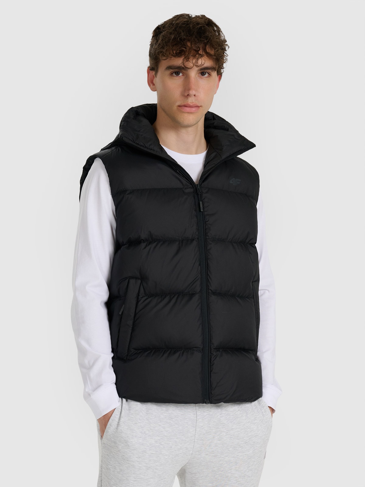 Vyriška pūkinė berankovė striukė su natūraliu kamšalu - juoda