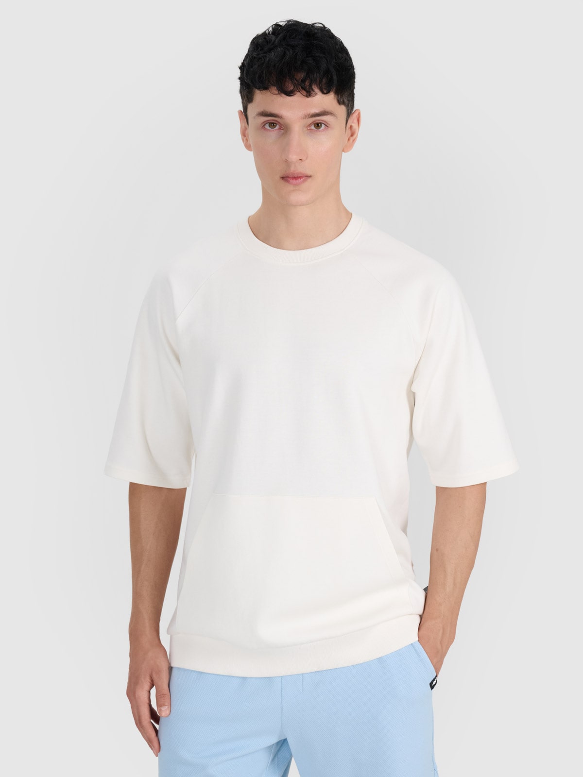 Vyriškas sportinis su trumpomis rankovėmis džemperis be gobtuvo - baltas