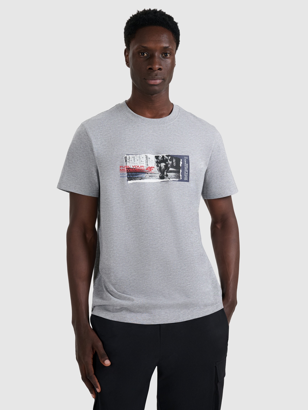 Vyriški T-shirt regular marškinėliai su spauda - pilki