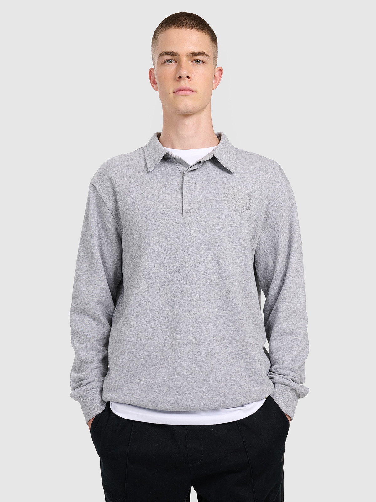 Vyriškas sportinis regular džemperis su apykakle - pilka