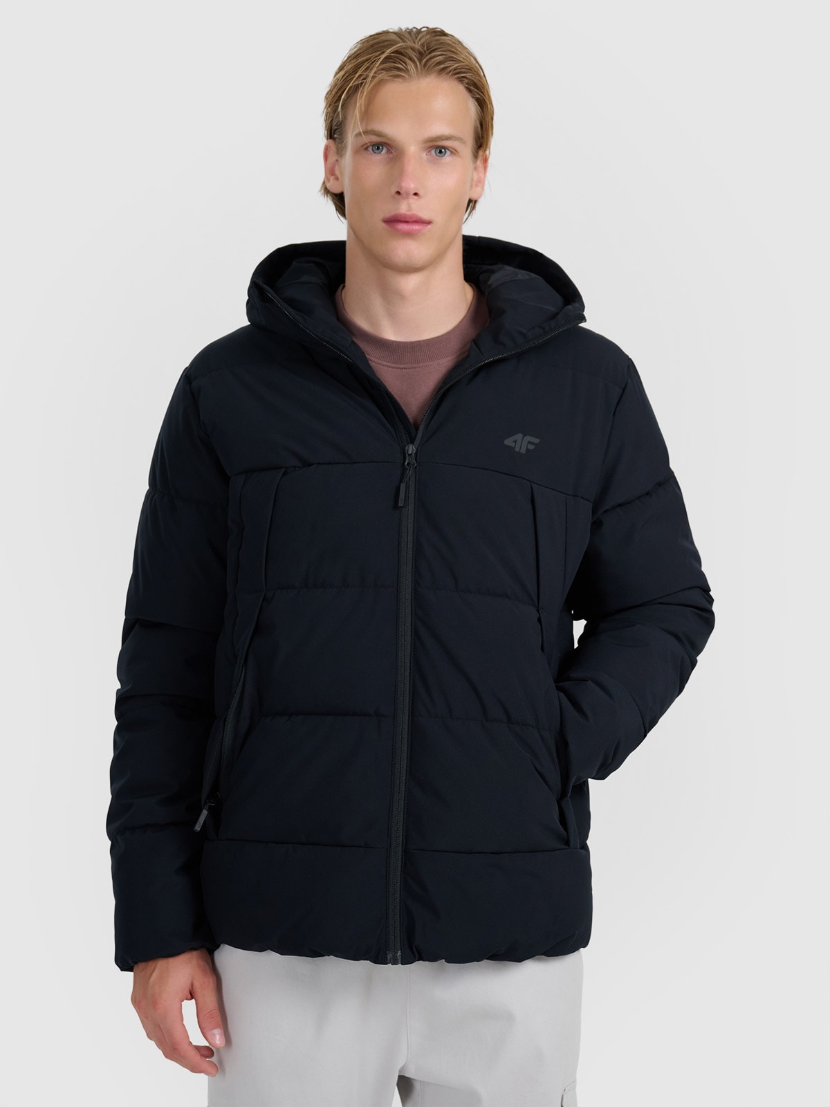 Moteriška striukė su sintetiniu pūkų kamšalu - juoda