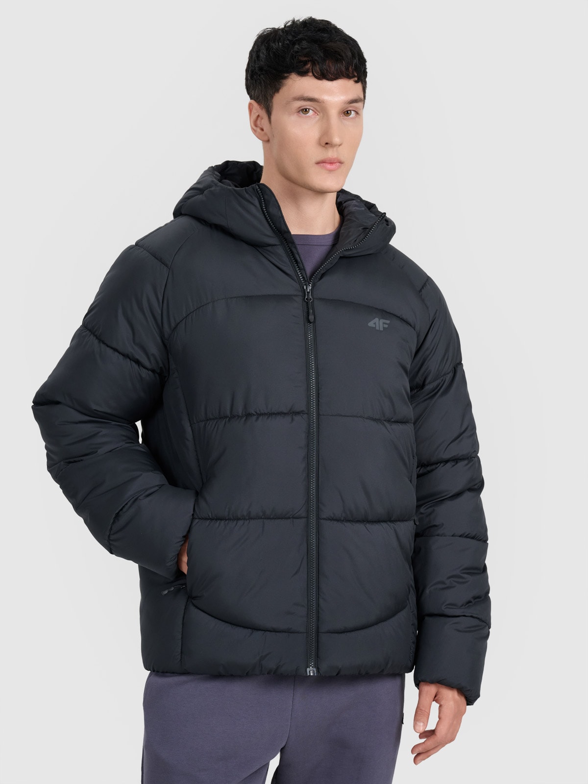 Moteriška striukė su sintetiniu pūkų kamšalu - juoda