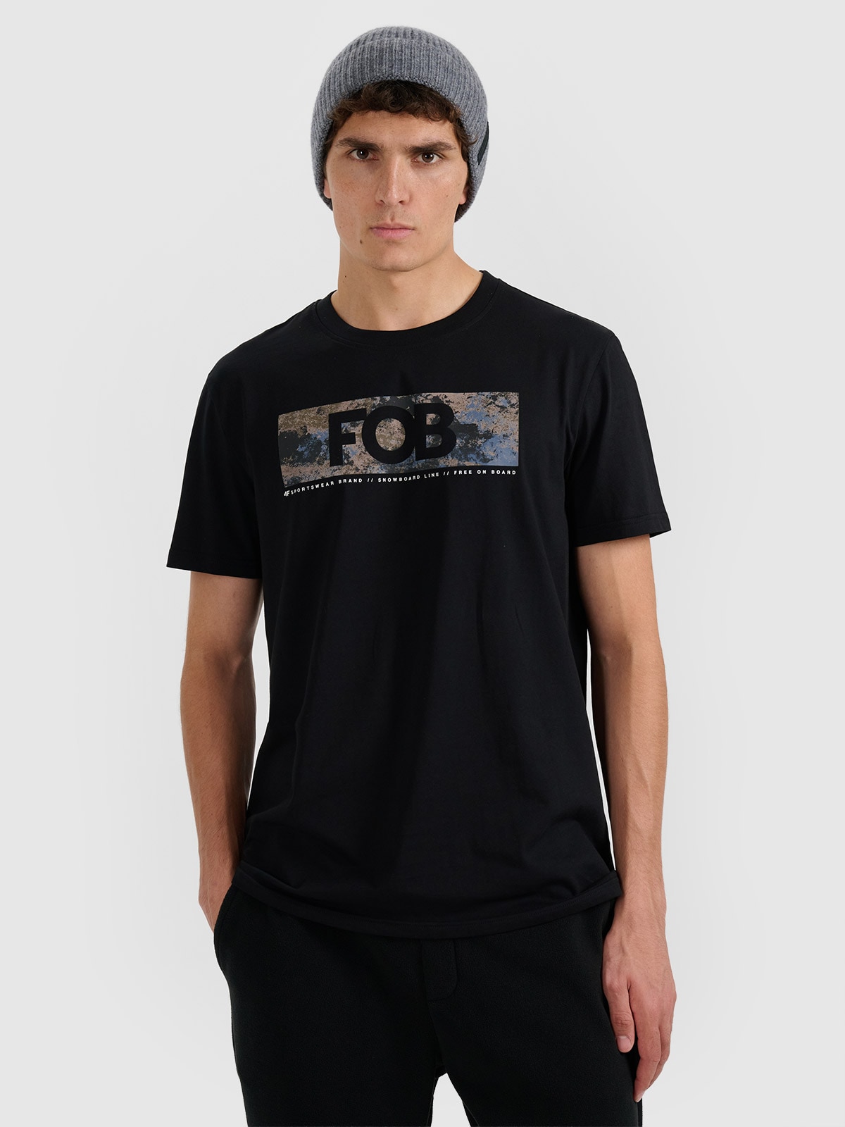 Vyriški T-shirt regular marškinėliai su spauda - juodi