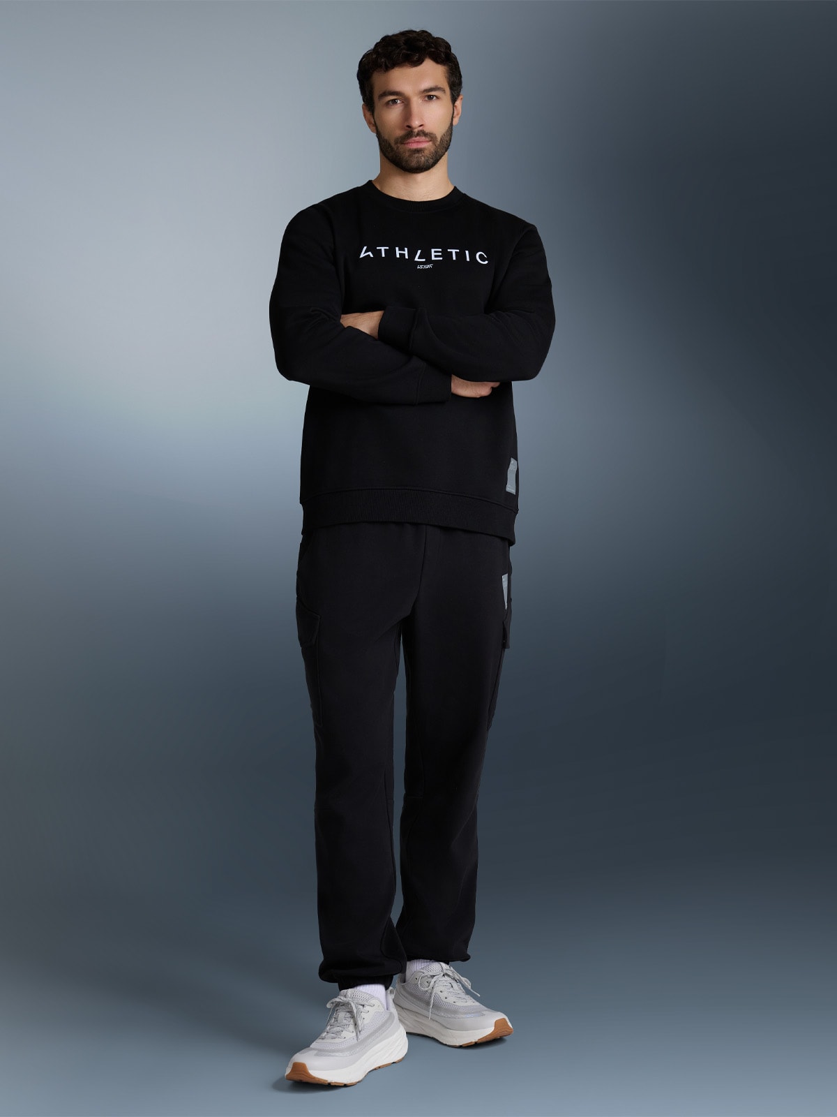 Vyriškas sportinis neatsegamas džemperis be gobtuvo - juodas