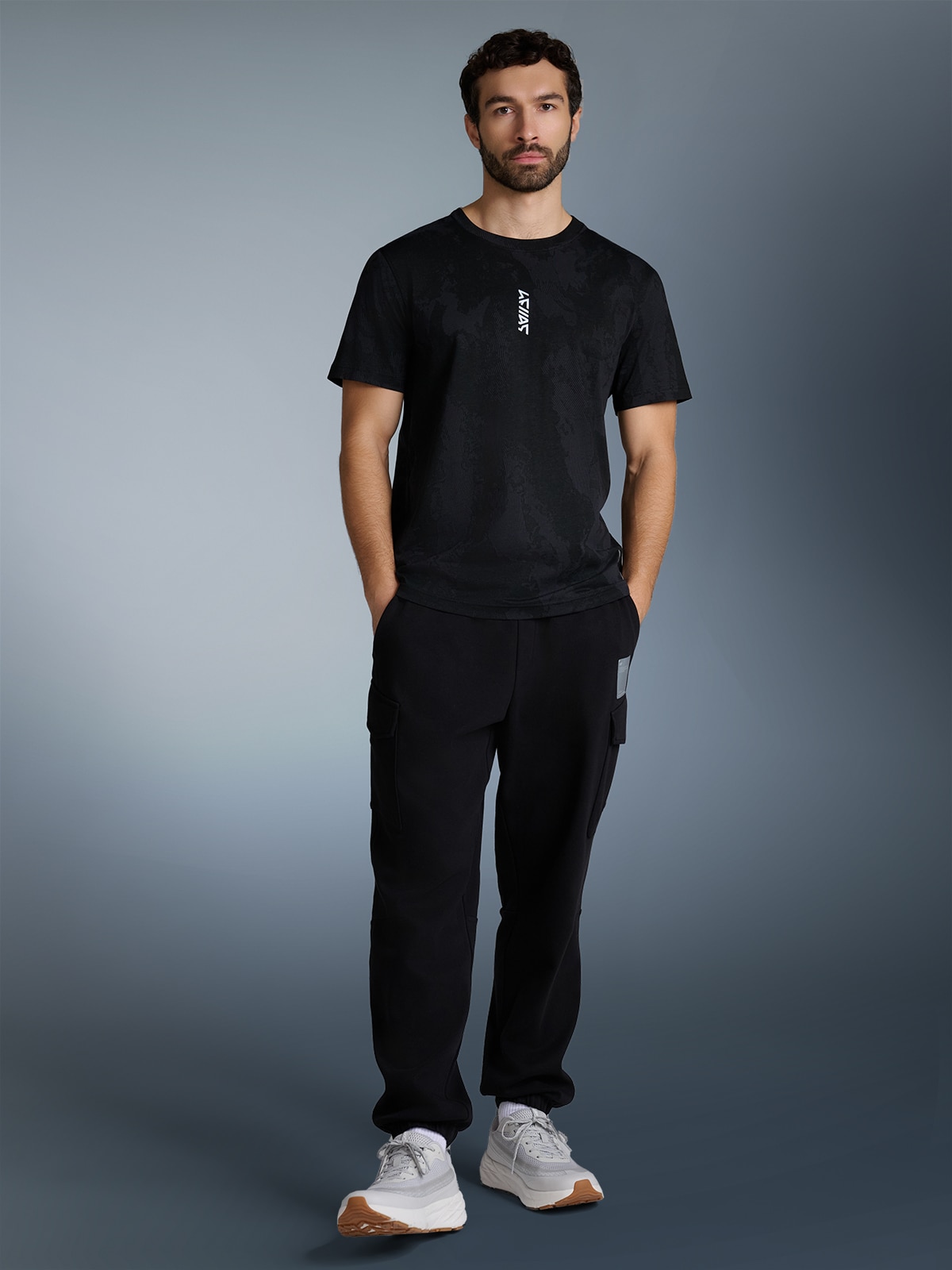 Vyriški T-shirt regular marškinėliai su spauda - juodi