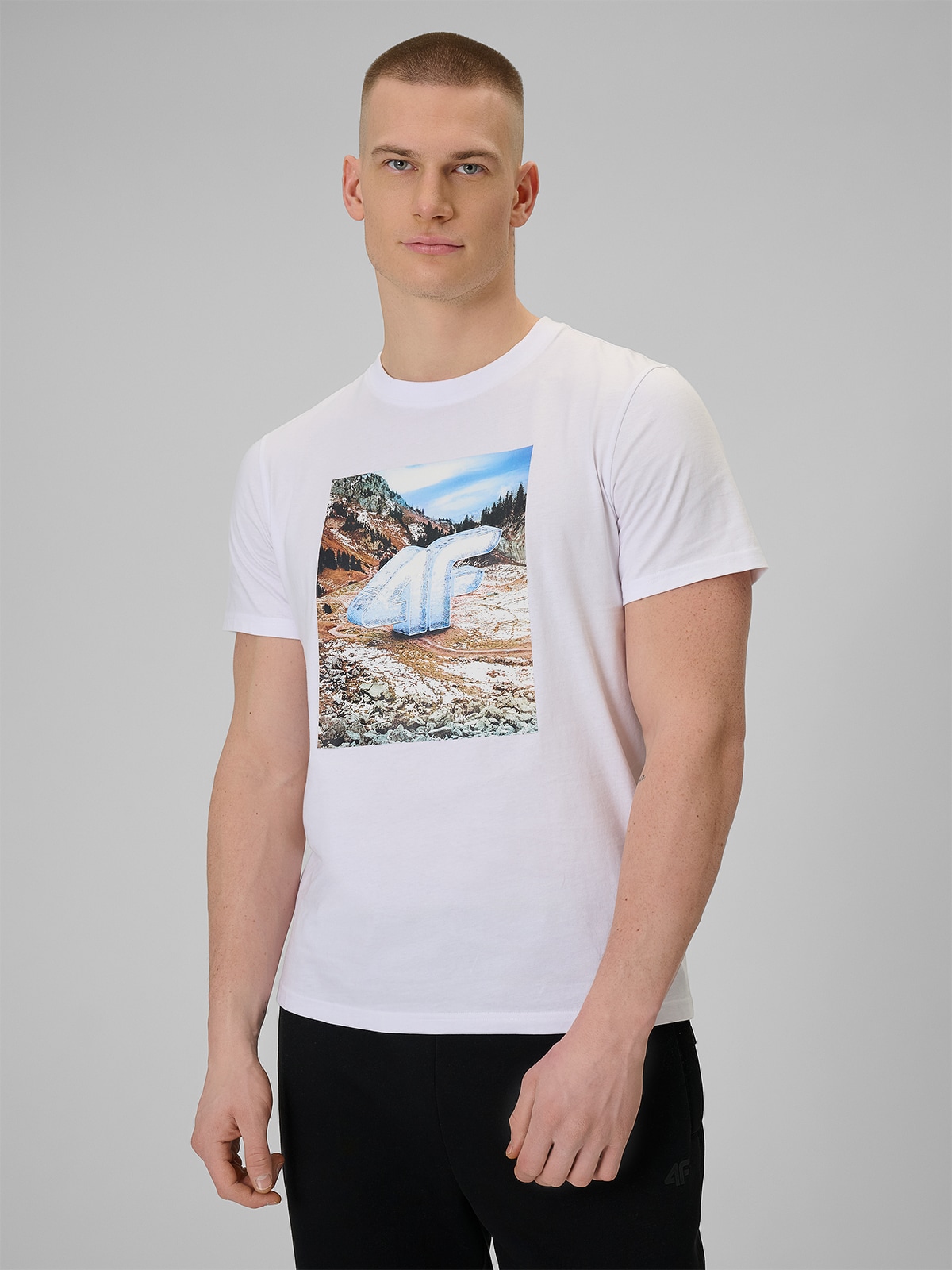 Vyriški T-shirt regular marškinėliai su spauda - balti