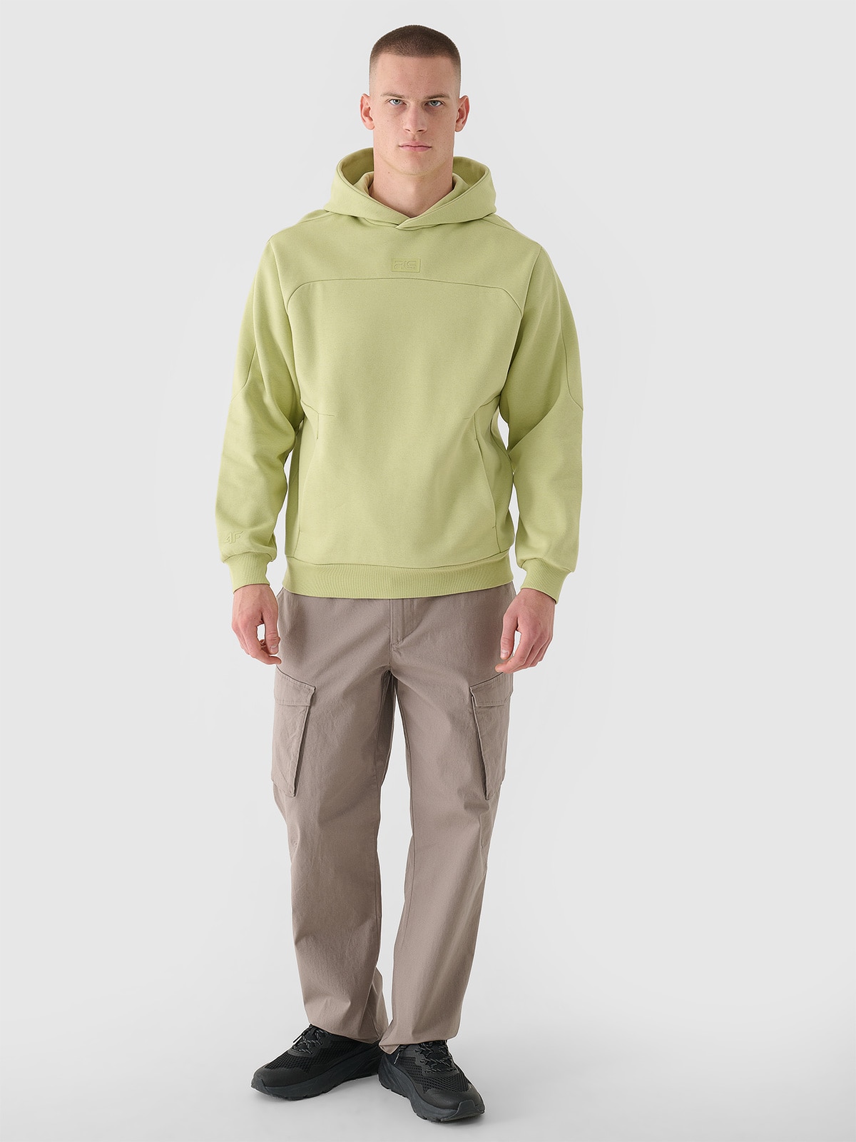 Vyriškos casual cargo kelnės 4F x Robert Lewandowski - khaki spalvos