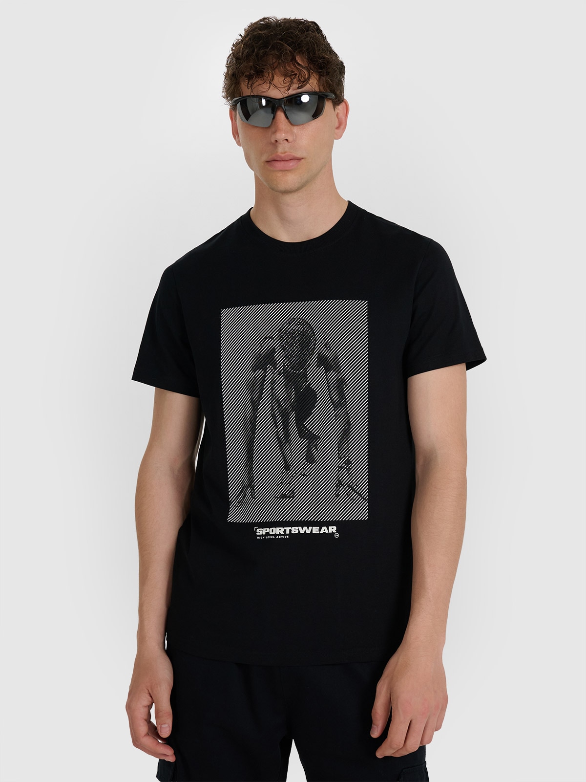 Vyriški T-shirt regular marškinėliai su spauda - juodi