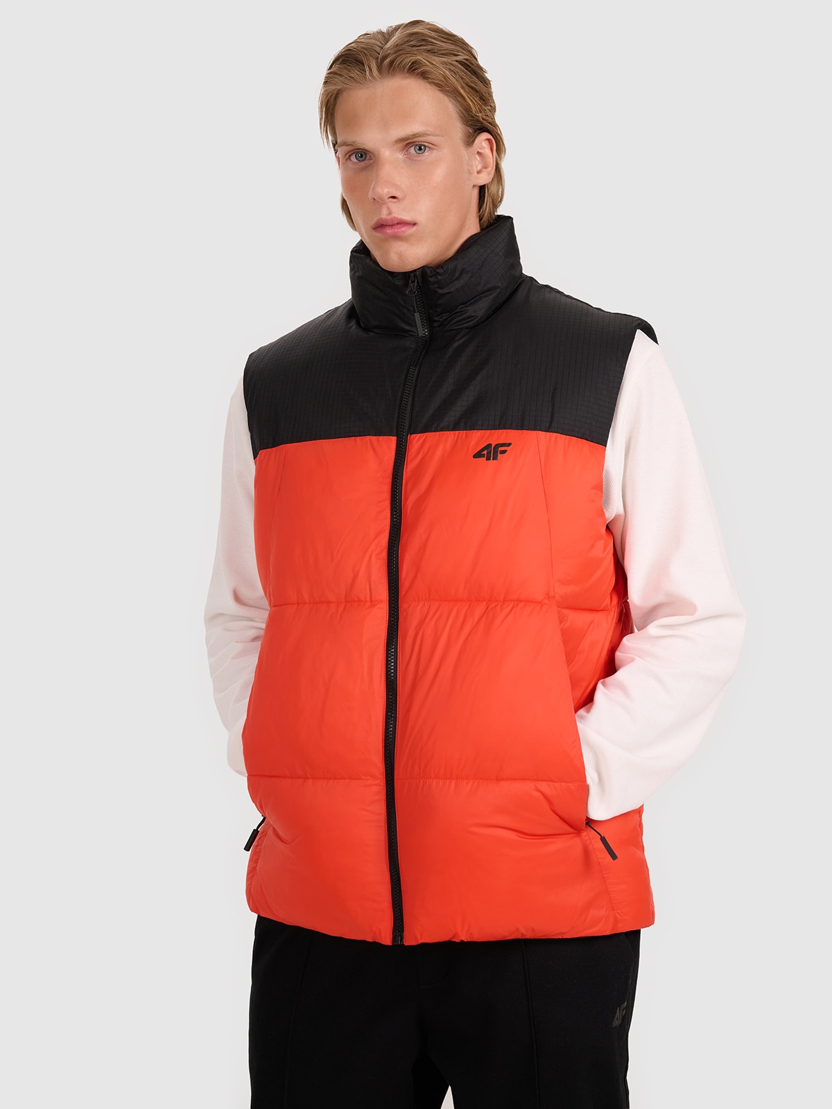 **Vyriška pūkinė berankovė striukė su sintetiniu kamšalu - raudona