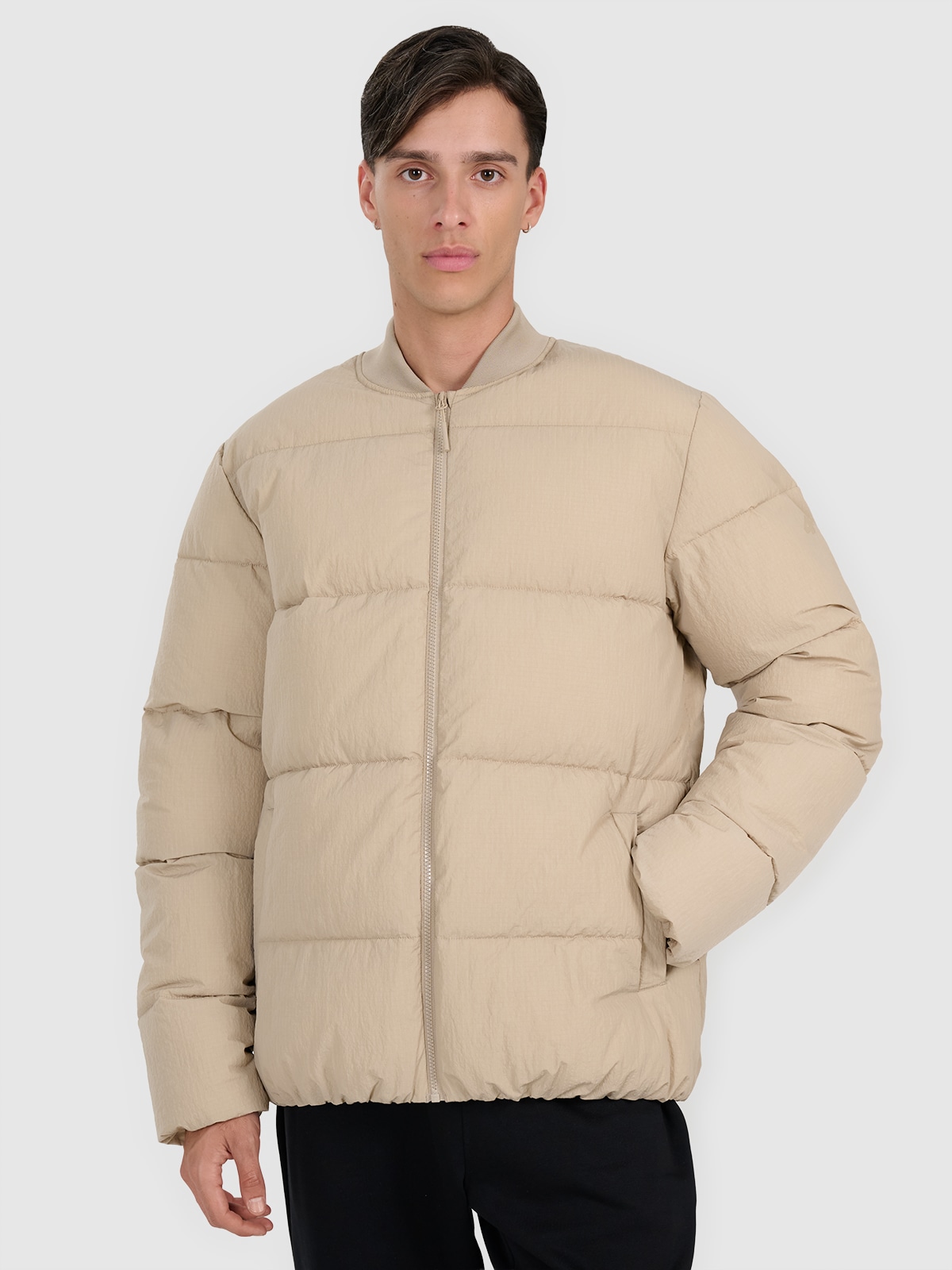 Vyriška striukė su sintetiniu pūkų kamšalu - smėlio spalvos