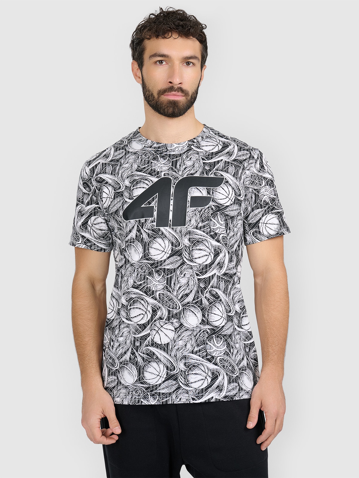 Vyriški T-shirt regular marškinėliai su spauda - juodi