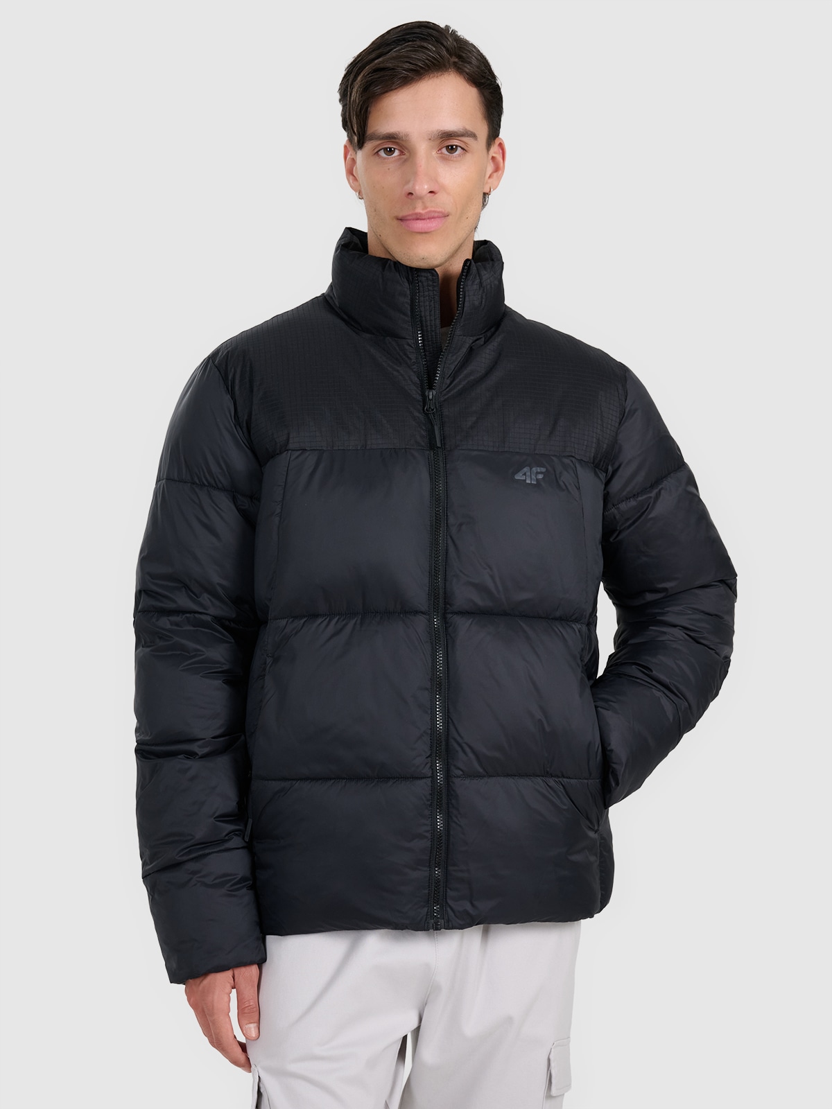 Vyriška striukė su sintetiniu pūkų kamšalu - juoda