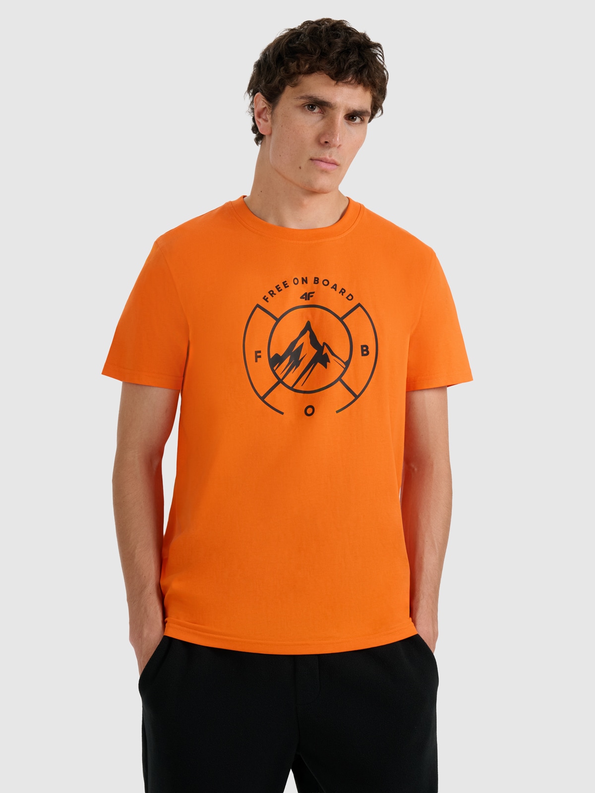 Vyriški T-shirt regular marškinėliai su grafika - oranžiniai