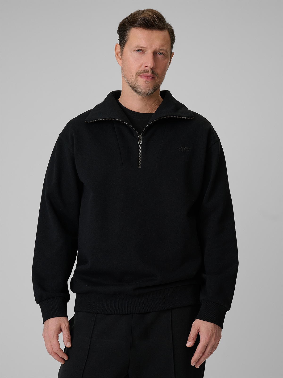 Vyriškas sportinis regular džemperis be gobtuvo - juodas