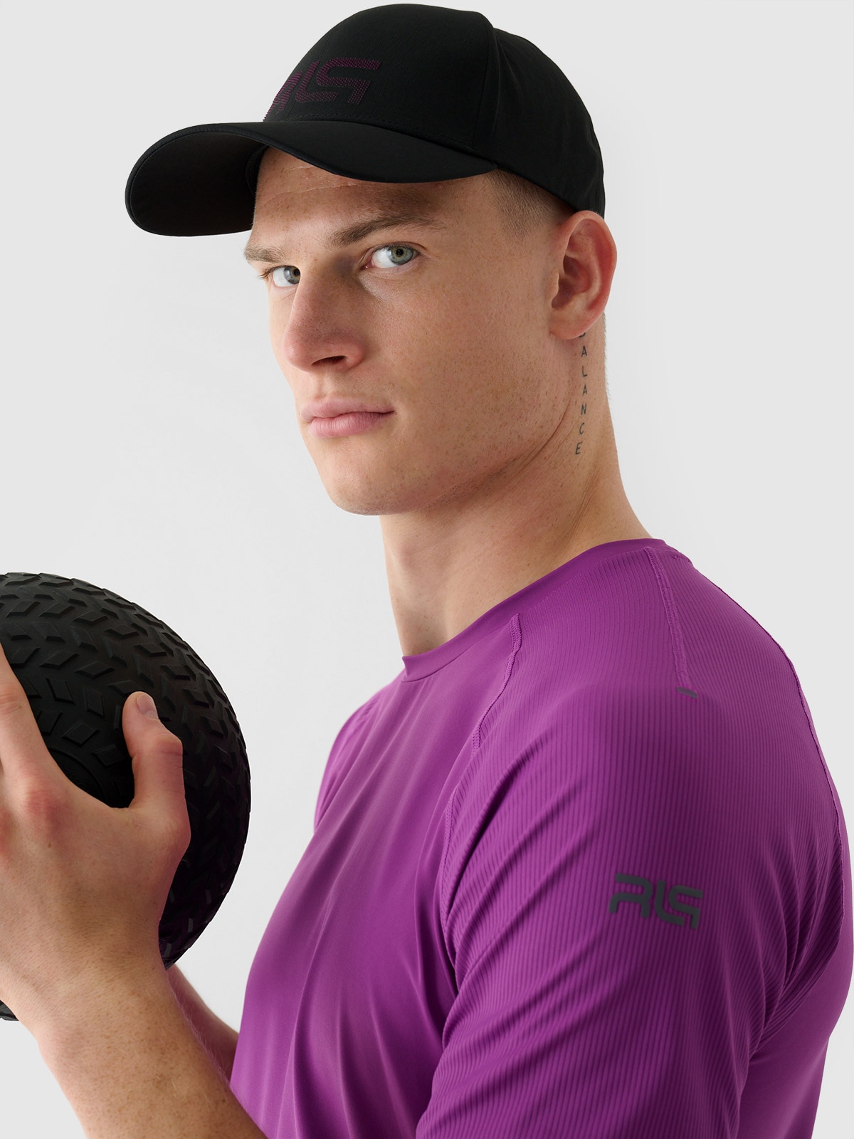 Vyriška kepurė su snapeliu 4F x Robert Lewandowski - juoda