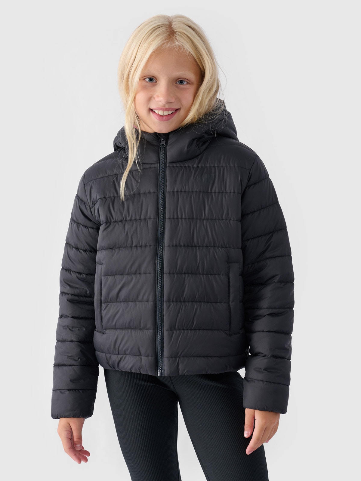 Berankovė striukė su sintetinių pūkų kamšalu mergaitėms - juoda