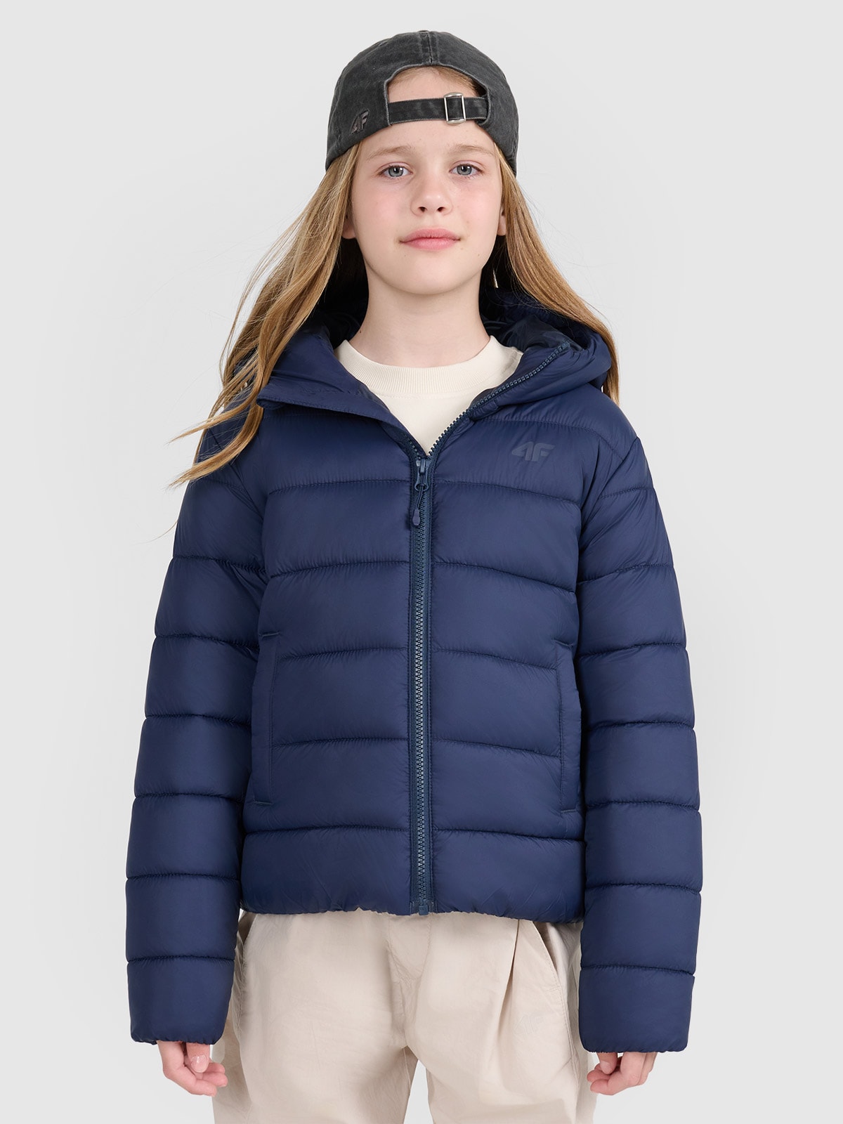 Vaikiška striukė su sintetinių pūkų kamšalu - tamsiai mėlyna