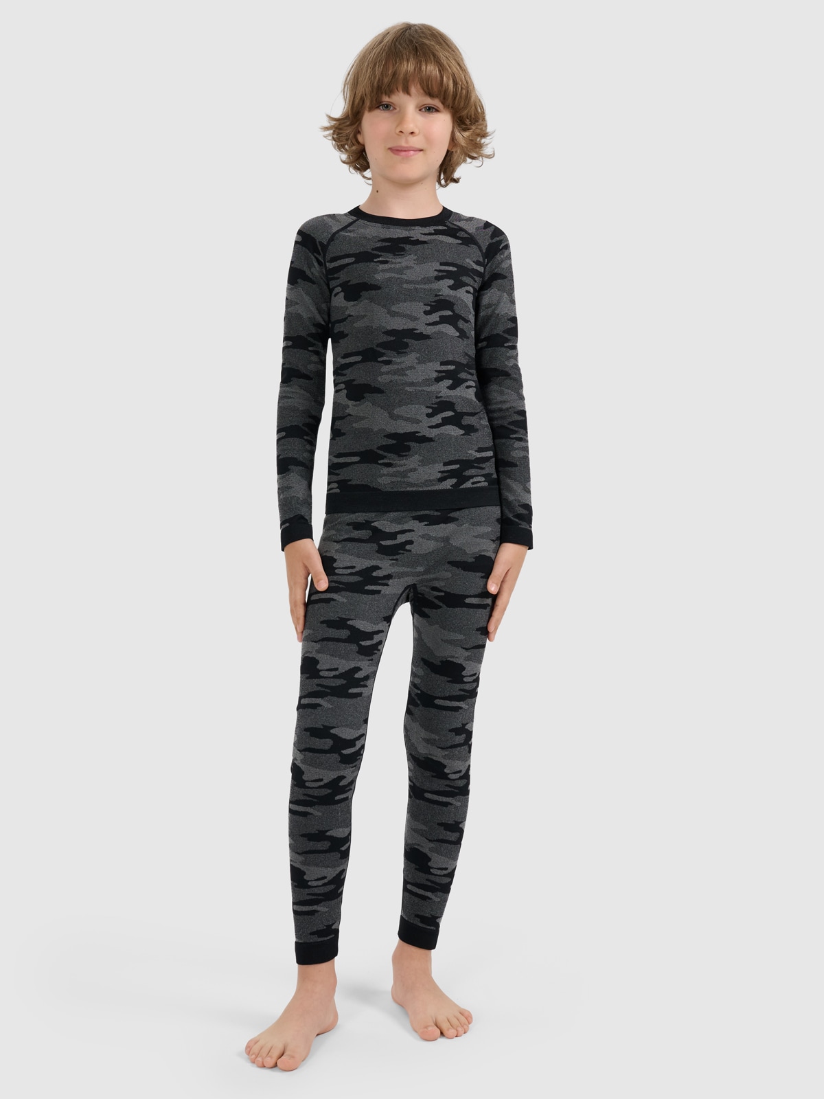 Termoaktyvus besiūlis apatinis trikotažas berniukams komplektas - daugiaspalvis