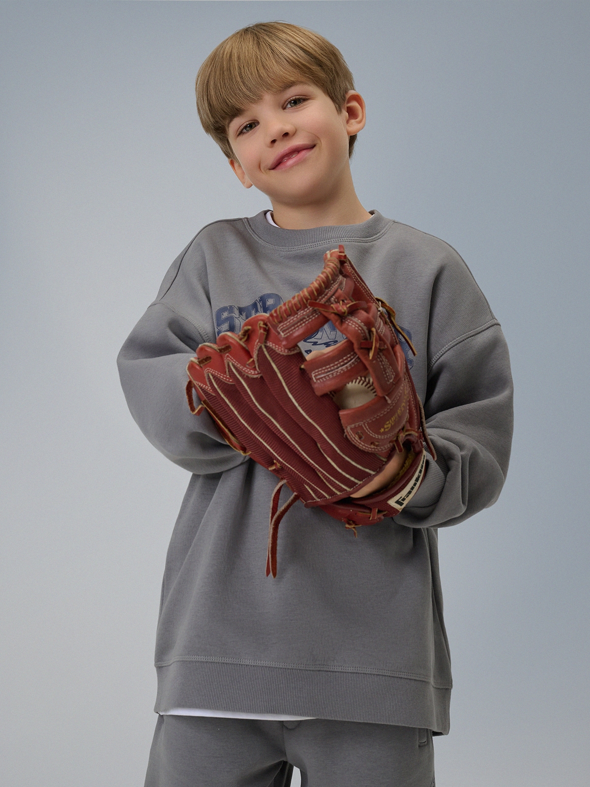 Sportinis loose džemperis be gobtuvo berniukams - pilkas