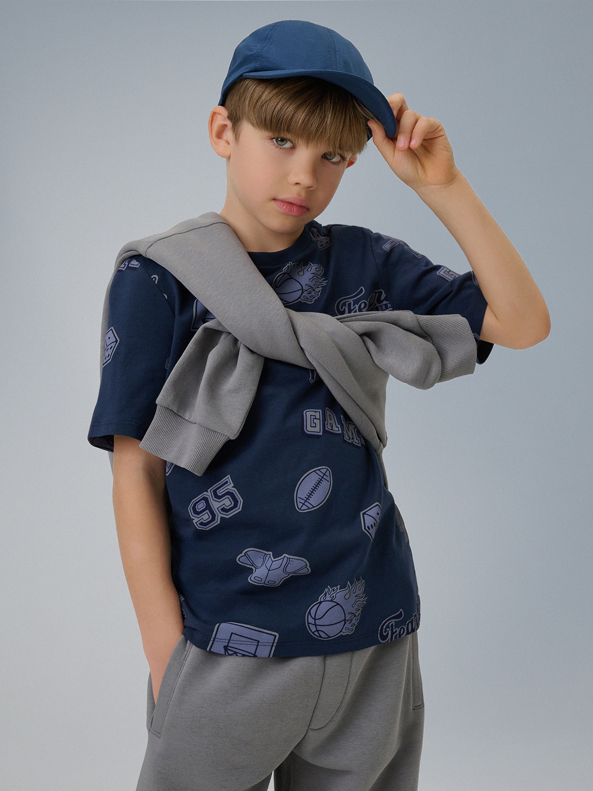 T-shirt regular marškinėliai su spauda berniukams - tamsiai mėlyni