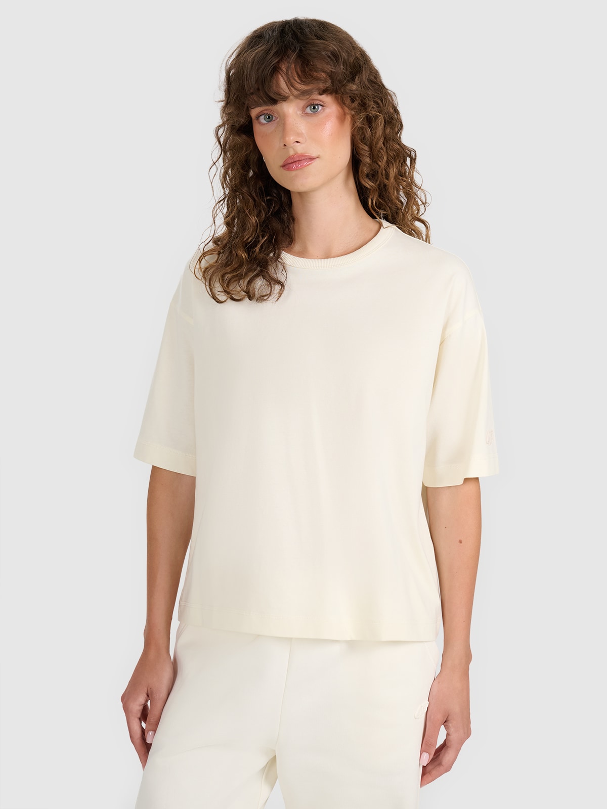 Moteriški T-shirt oversize lygus marškinėliai - smėlio spalvos