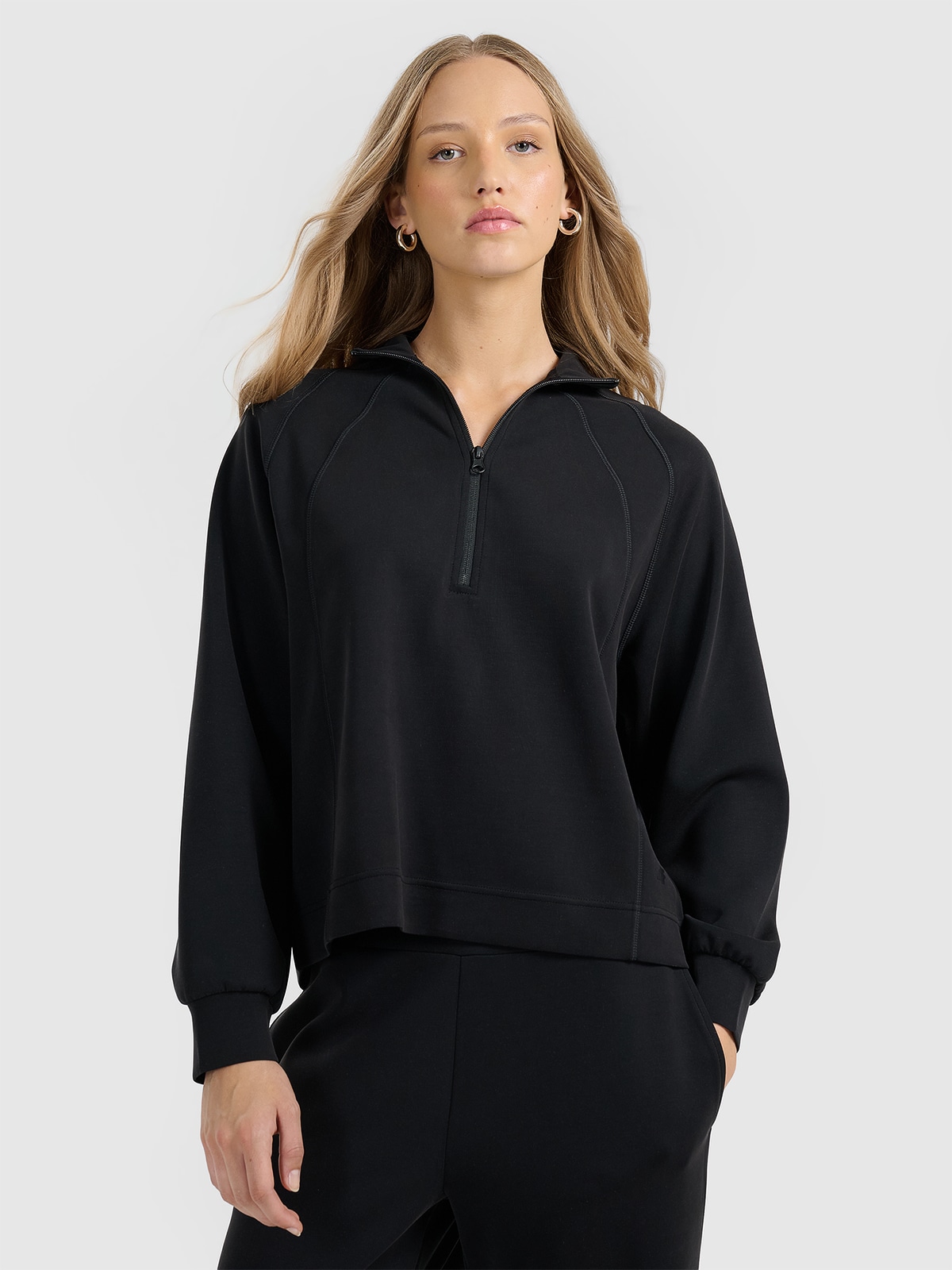 Moteriškas sportinis neatsegamas džemperis su modalio priemaiša - juodas