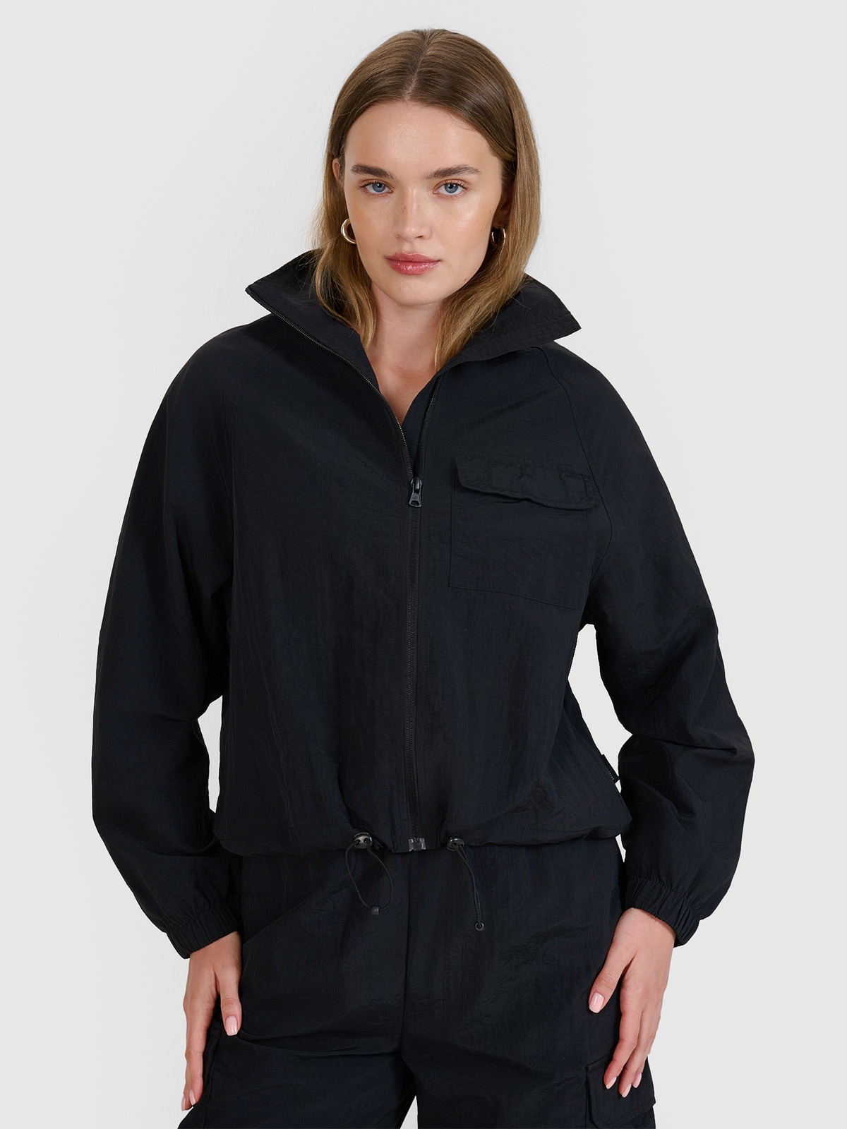 Moteriška pereinamojo laikotarpio striukė - juoda