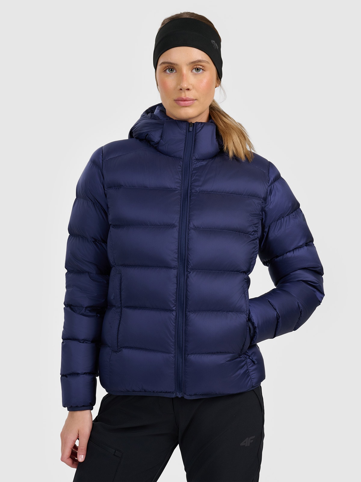 Moteriška žygio striukė su natūraliu pūkų kamšalu - tamsiai mėlyna