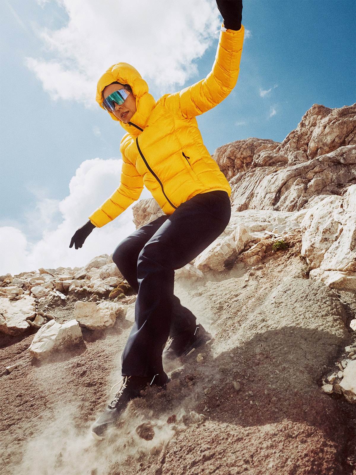 Moteriška pūkinė žygio striukė su natūraliu pūkų užpildu - geltona