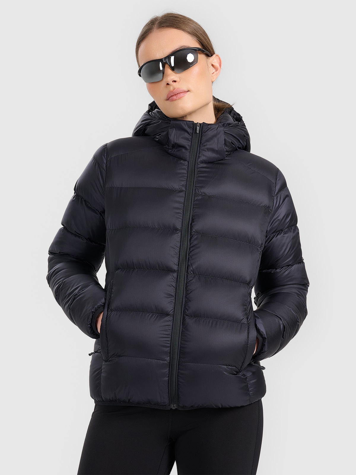 Moteriška žygio striukė su natūraliu pūkų kamšalu - juoda