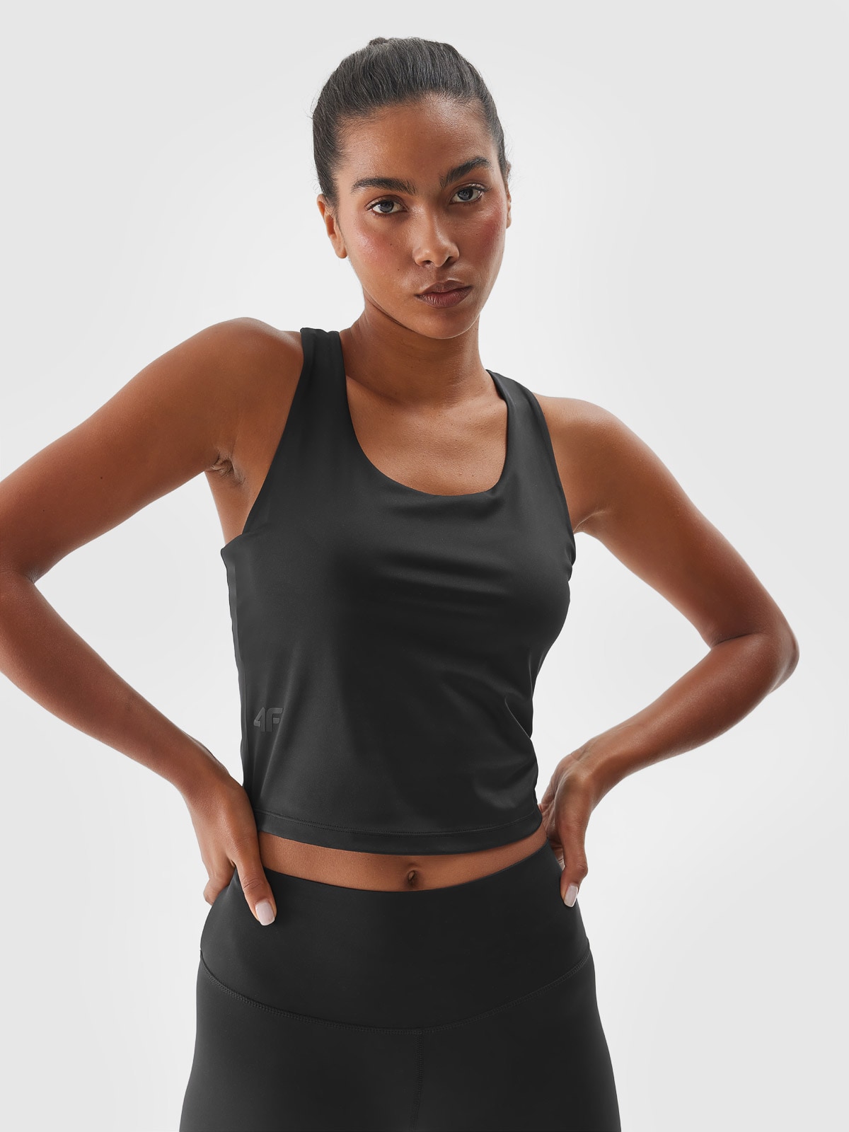 Moteriški Top greitai džiūstantys treniruočių marškinėliai - juodi