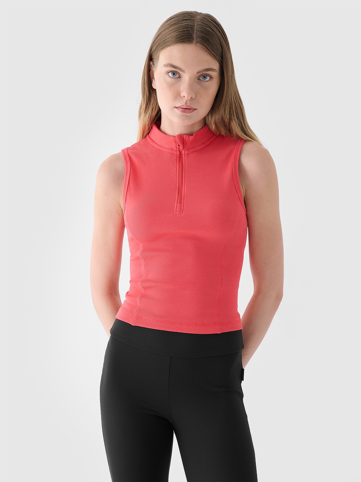 Moteriški top slim marškinėliai iš dryžuoto audinio - raudoni