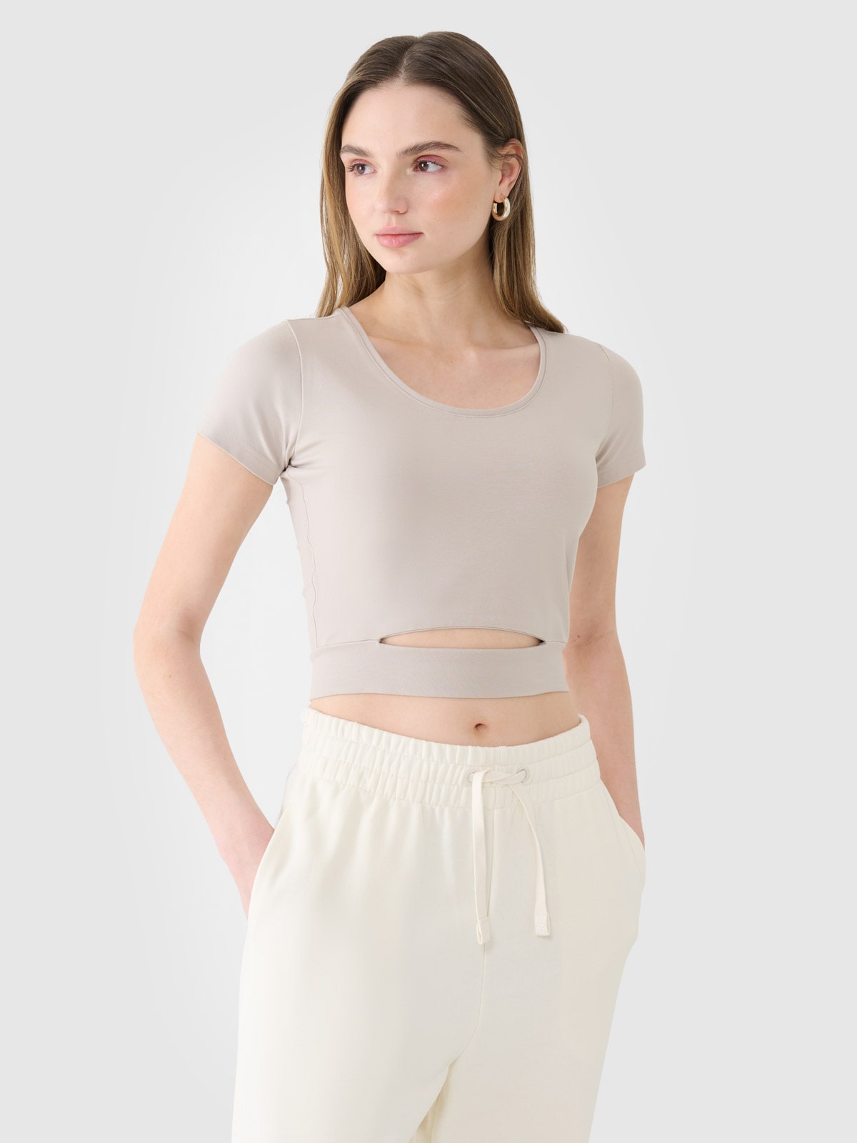 Moteriški T-shirt crop top lygus marškinėliai - smėlio spalvos