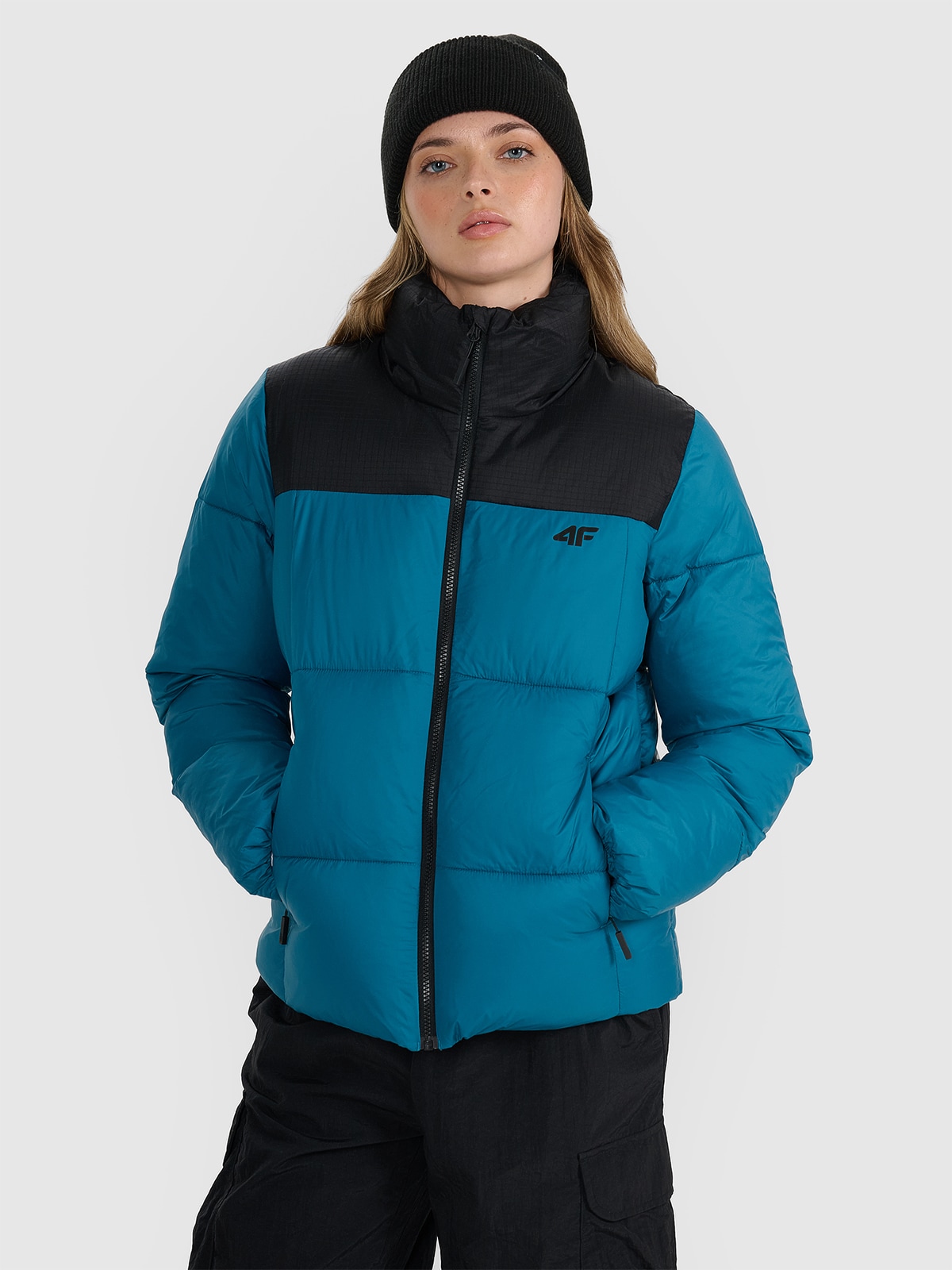 Moteriška striukė su sintetinių pūkų kamšalu - turkio spalvos