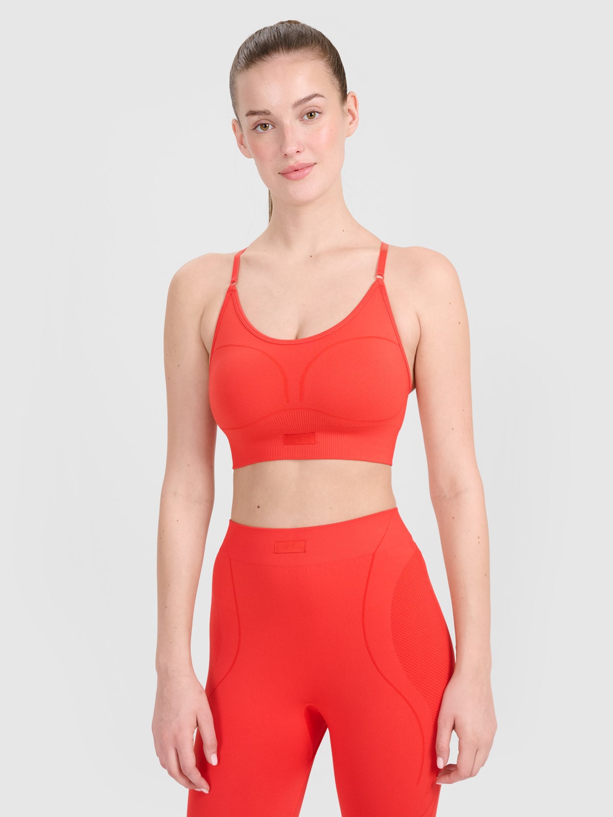 Treniruočių liemenėlė užtikrinanti mažą paramą - raudona