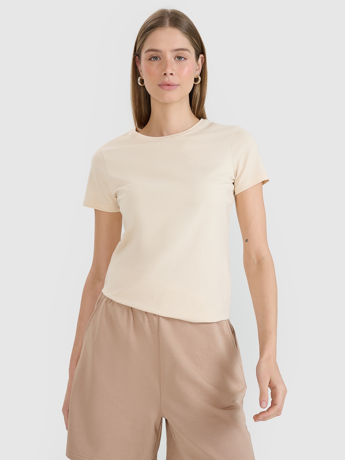 Moteriški T-shirt slim lygus marškinėliai - smėlio spalvos