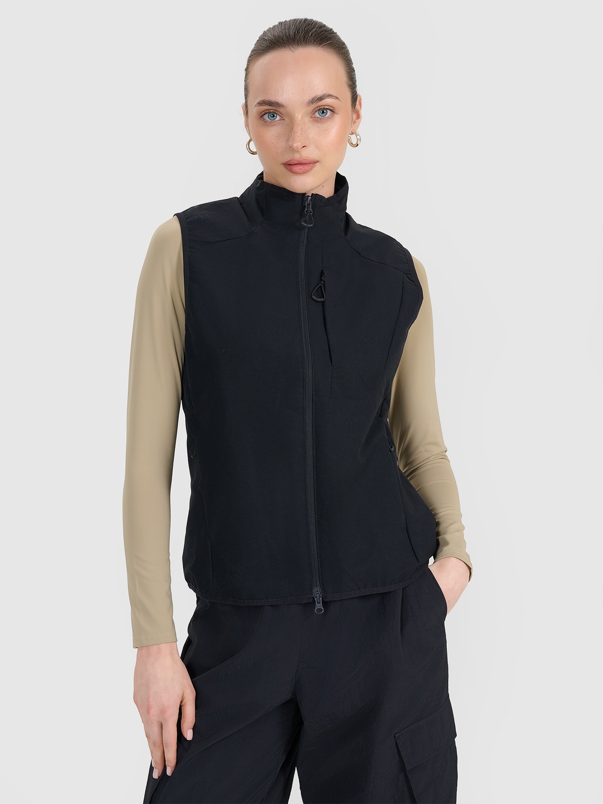 Moteriška berankovė striukė su apykakle - juoda