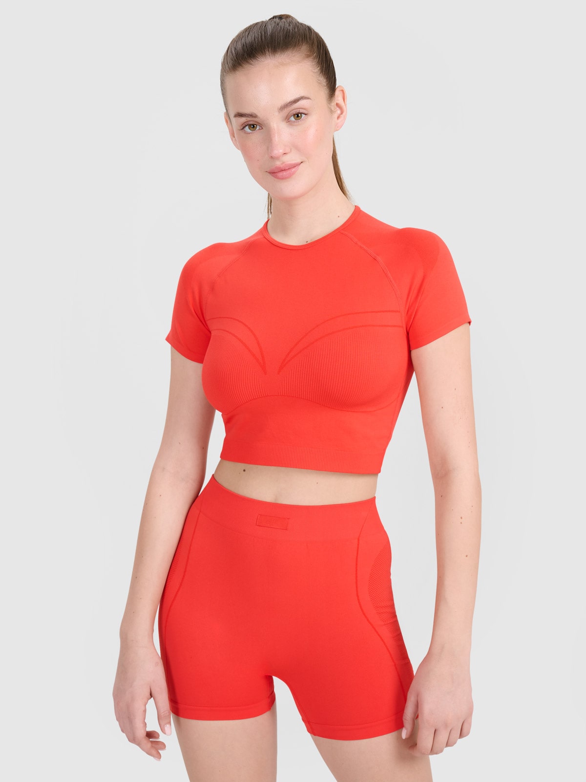 Moteriški Crop - top  slim besiūliai treniruočių marškinėliai  - raudoni