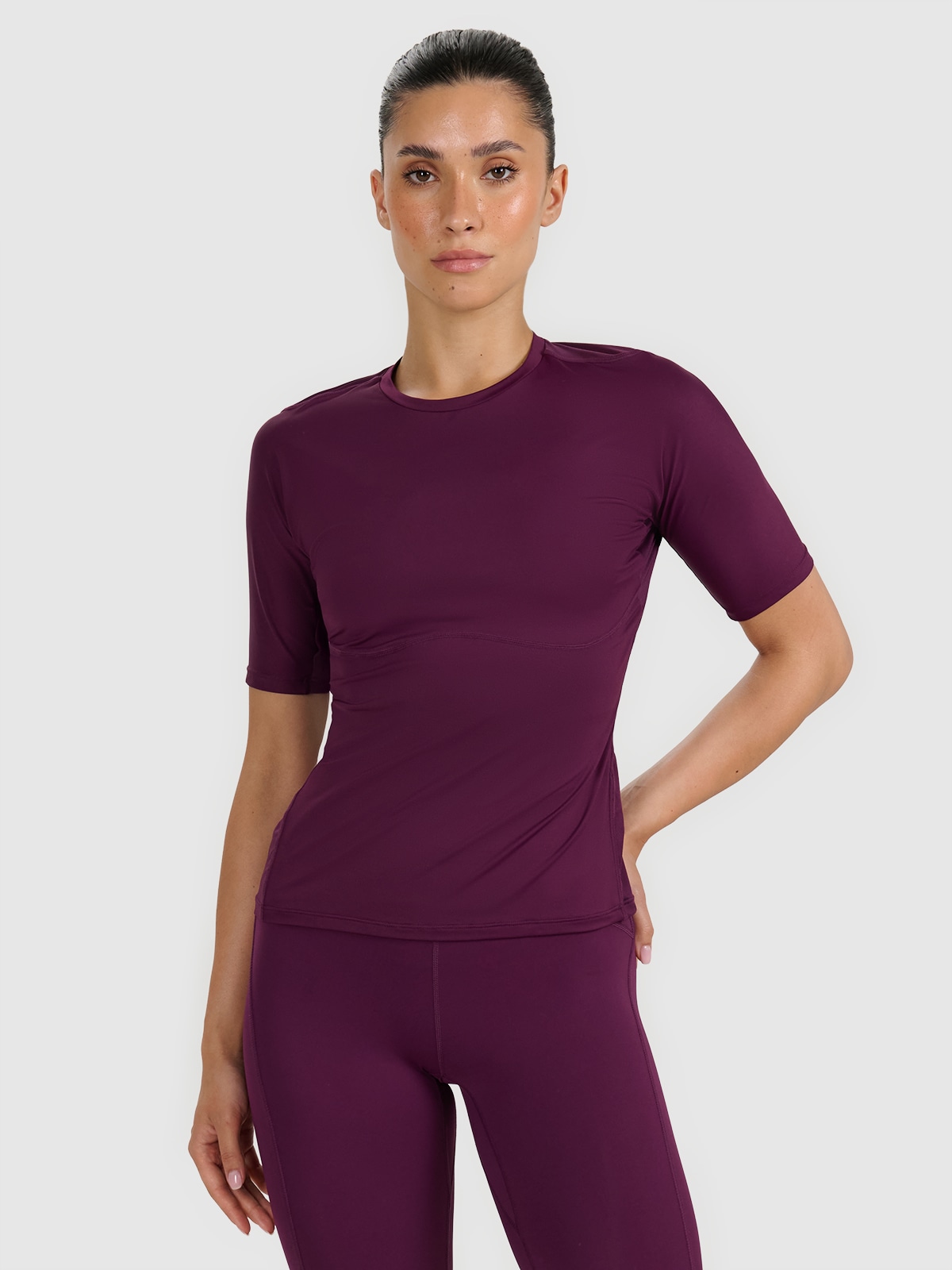Moteriški slim greitai džiūstantys treniruočių marškinėliai - violetinė