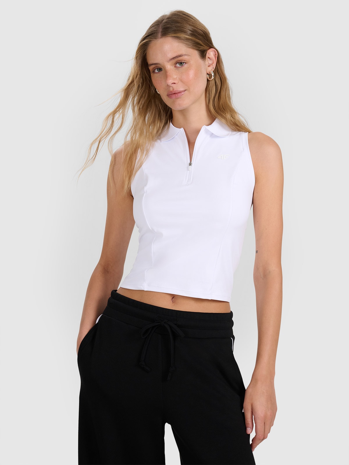 Moteriški Top teniso atsegami marškinėliai - balti