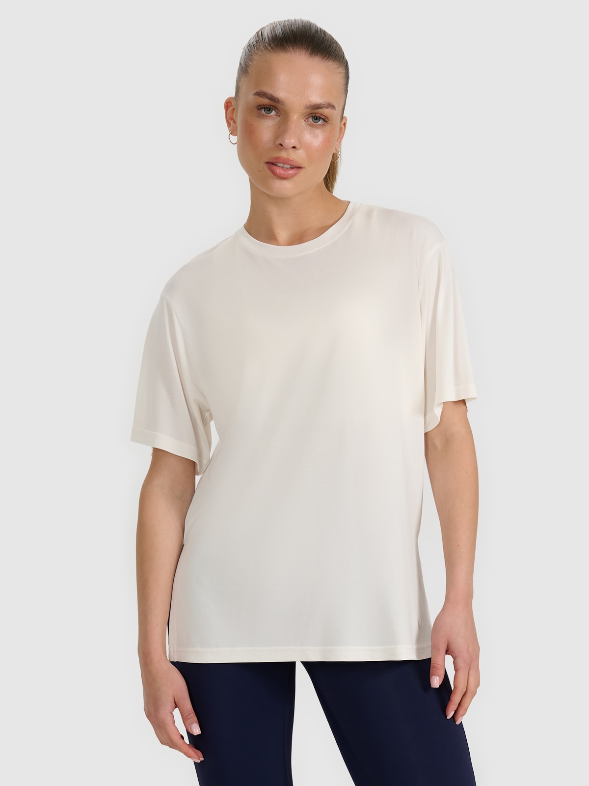 Moteriški T-shirt oversize marškinėliai su modaliu - balti