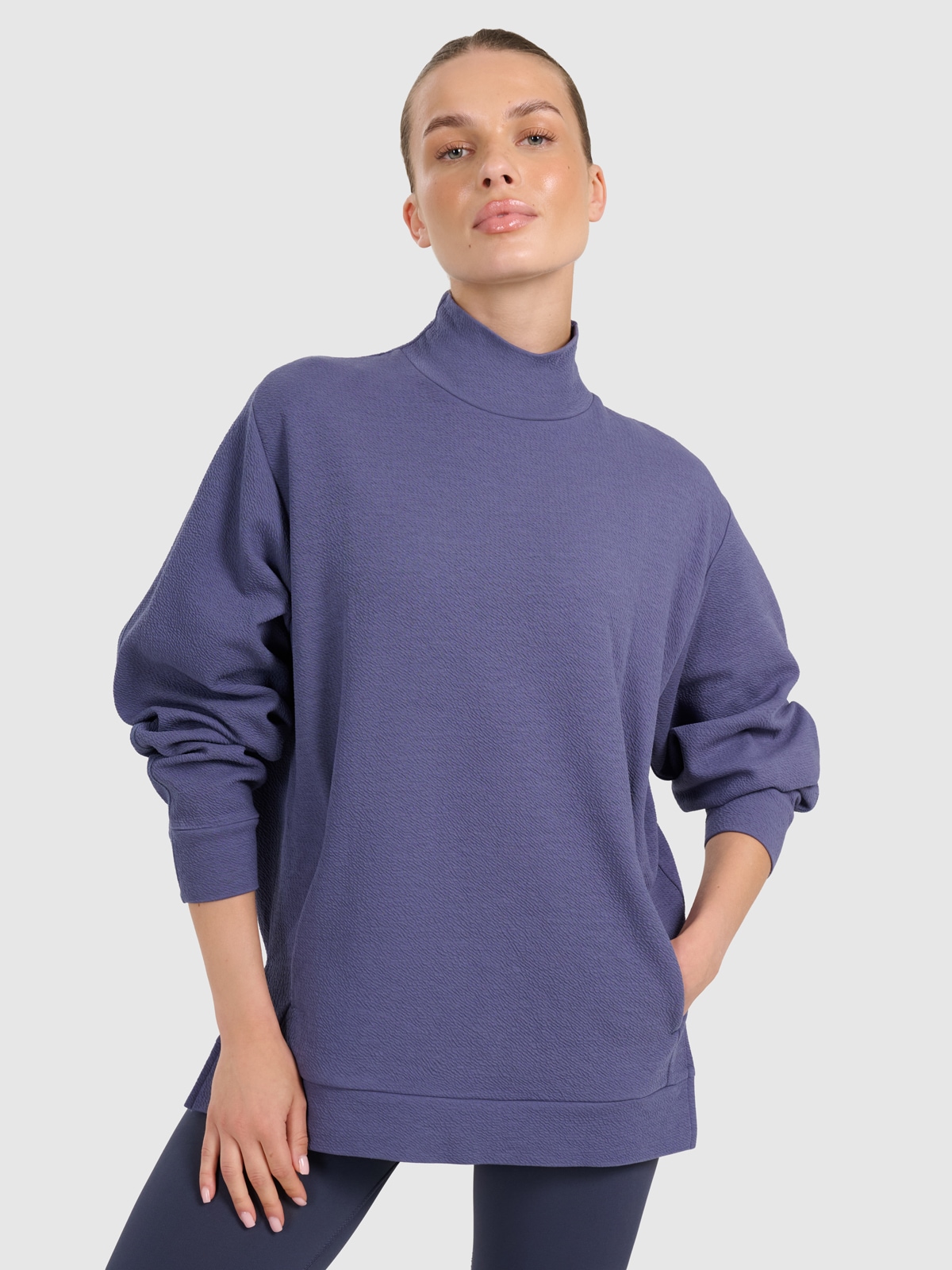 Moteriškas džemperis jogai ir pilatesui - tamsiai mėlynos spalvos