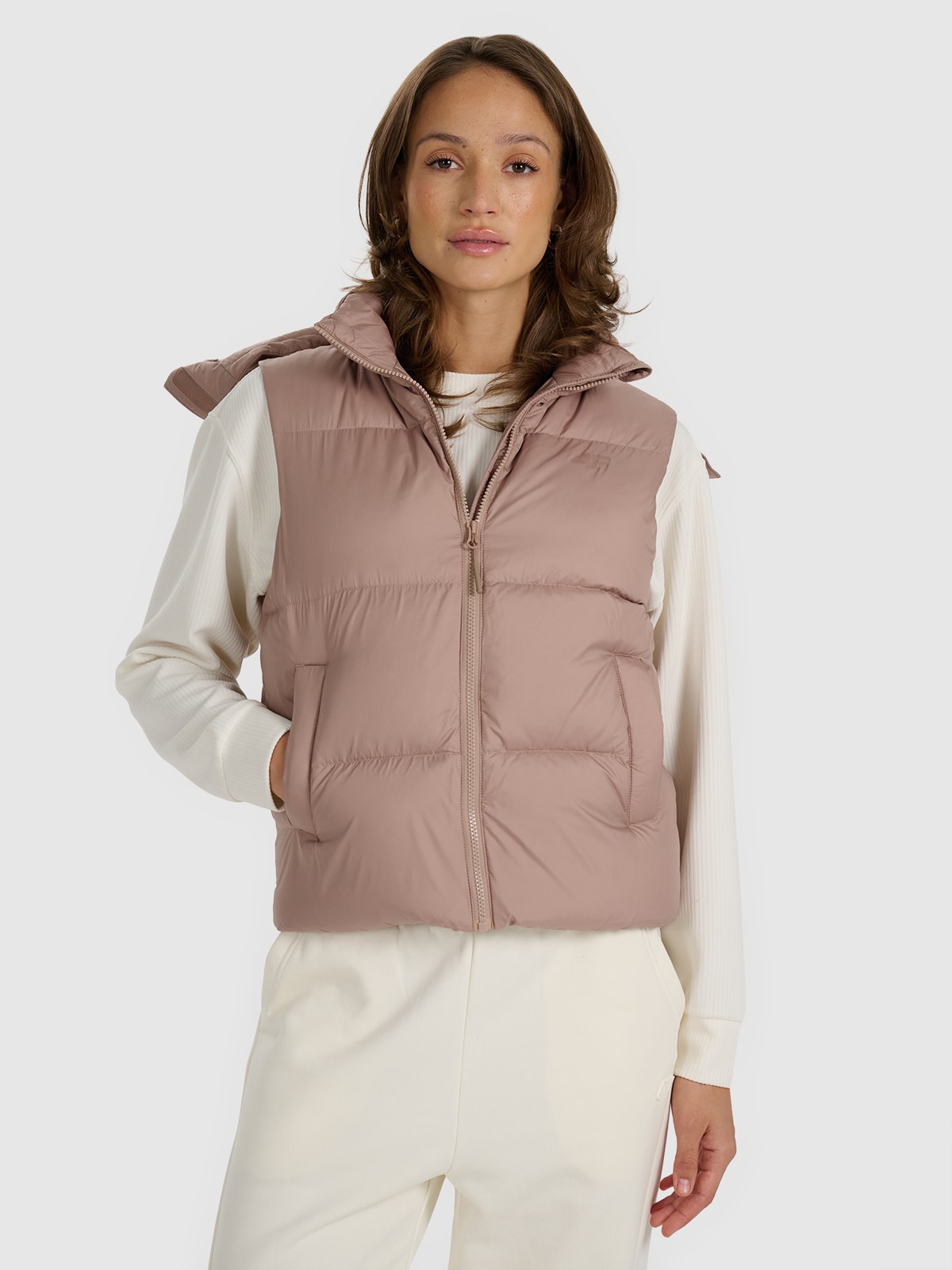 Moteriška pūkinė berankovė striukė su natūraliu kamšalu - smėlio spalvos