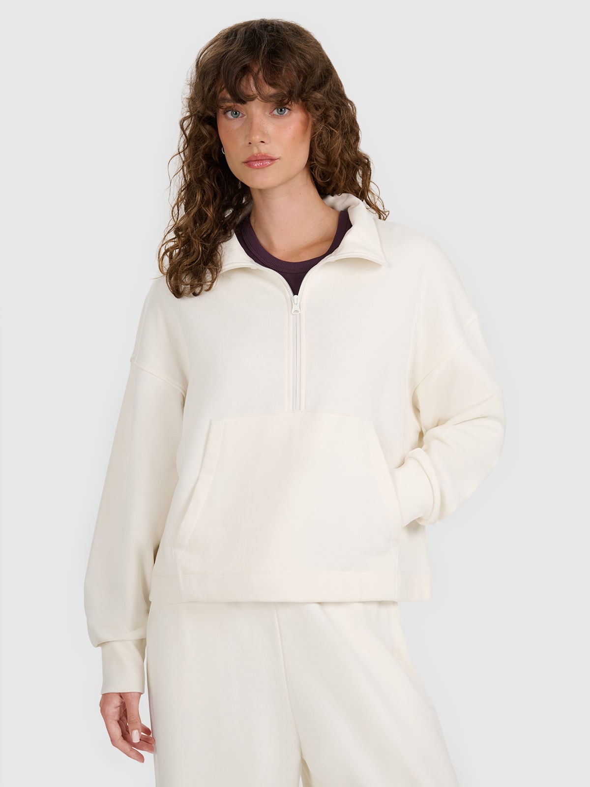 Moteriškas sportinis neatsegamas džemperis be gobtuvo - smėlio spalvos