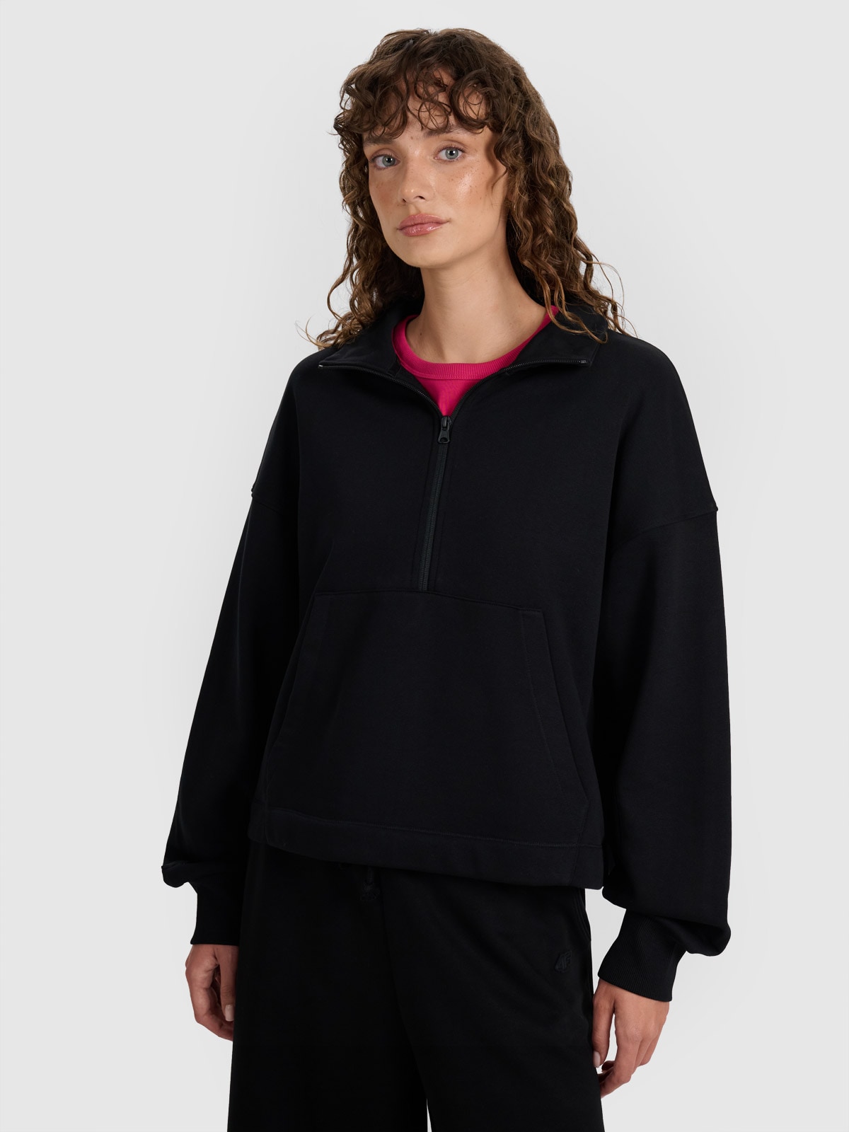 Moteriškas neatsegamas džemperis be gobtuvo - juodas